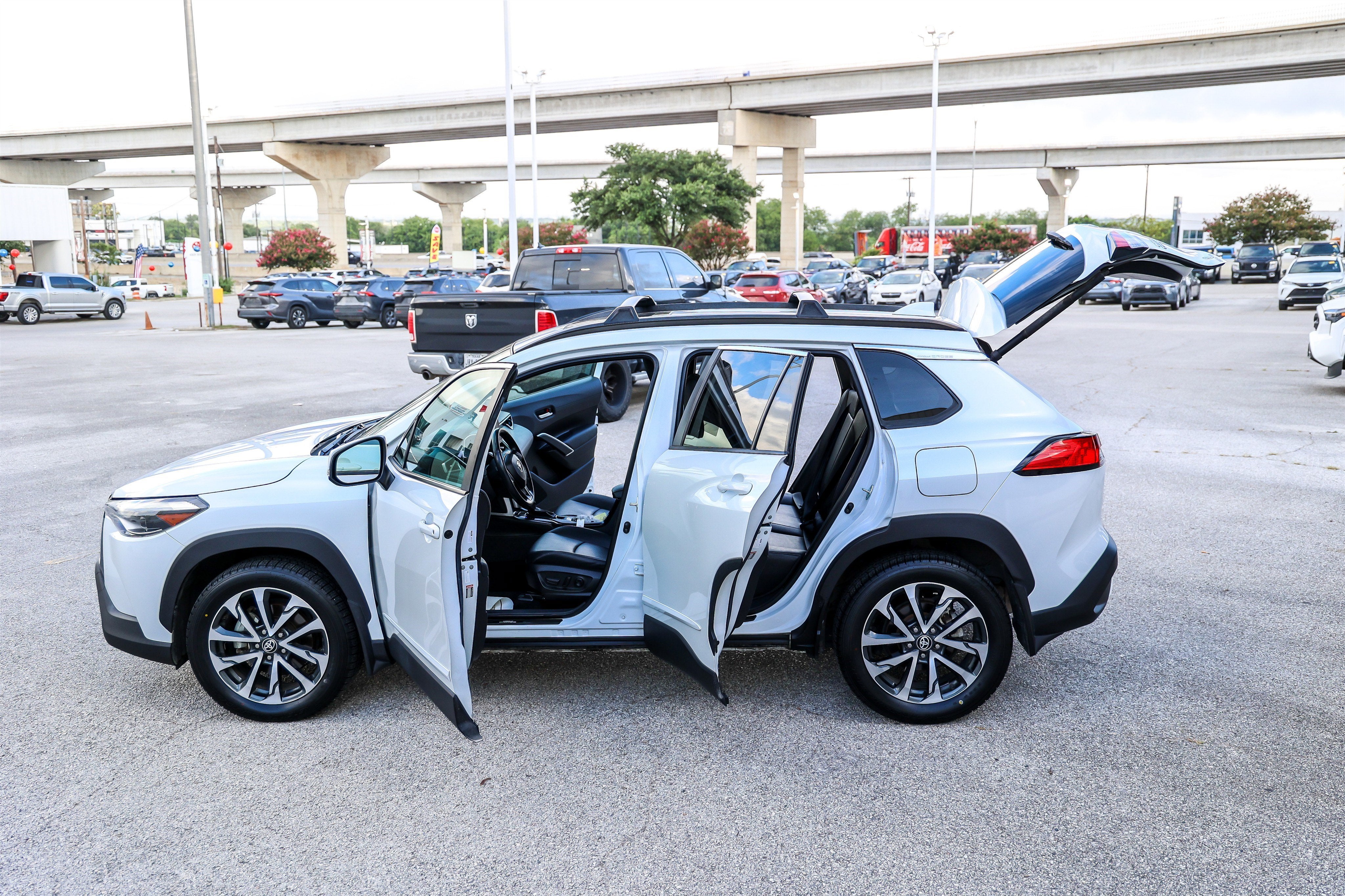 2023 Toyota Corolla Cross XLE