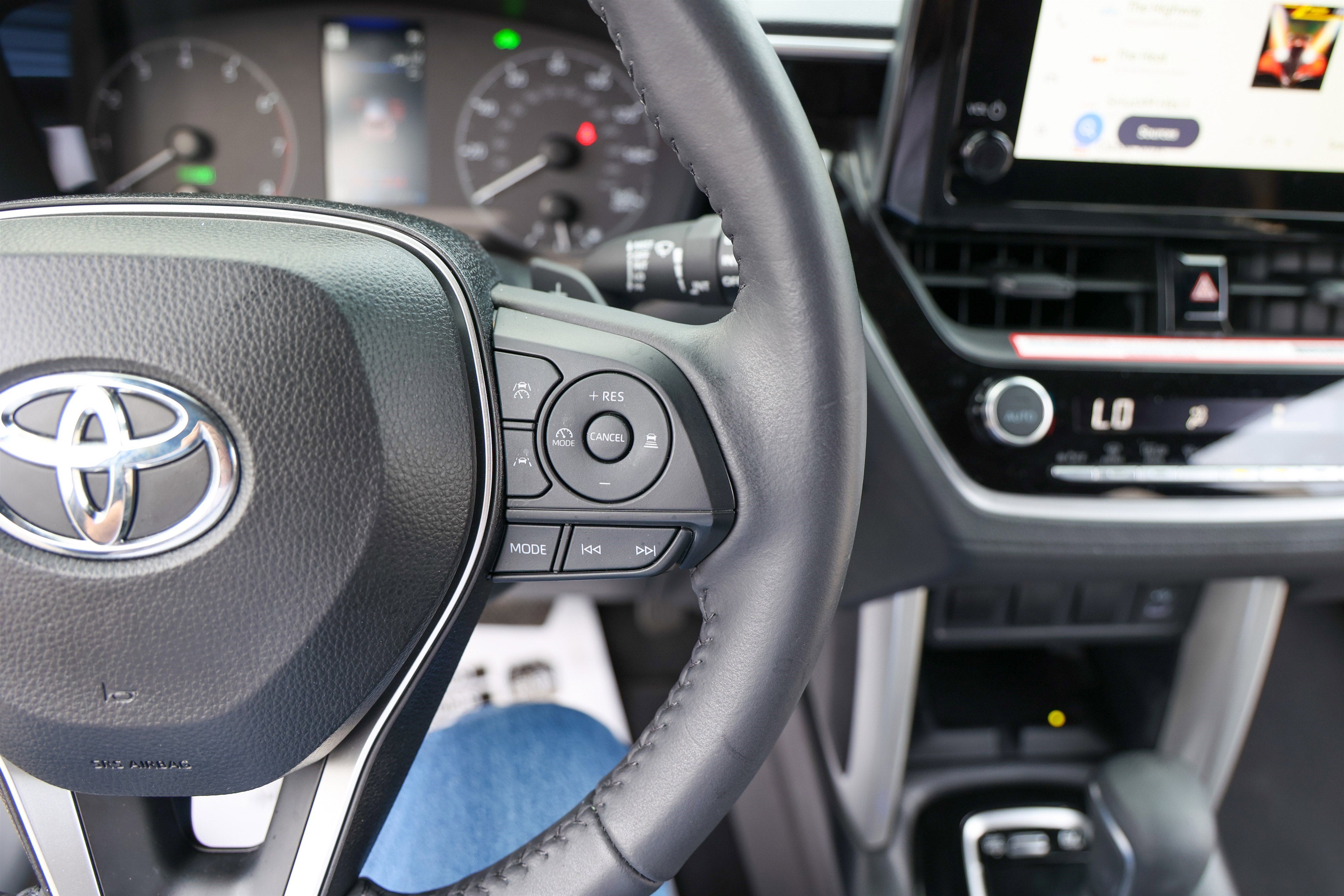 2024 Toyota COROLLA CROSS HV Hybrid SE