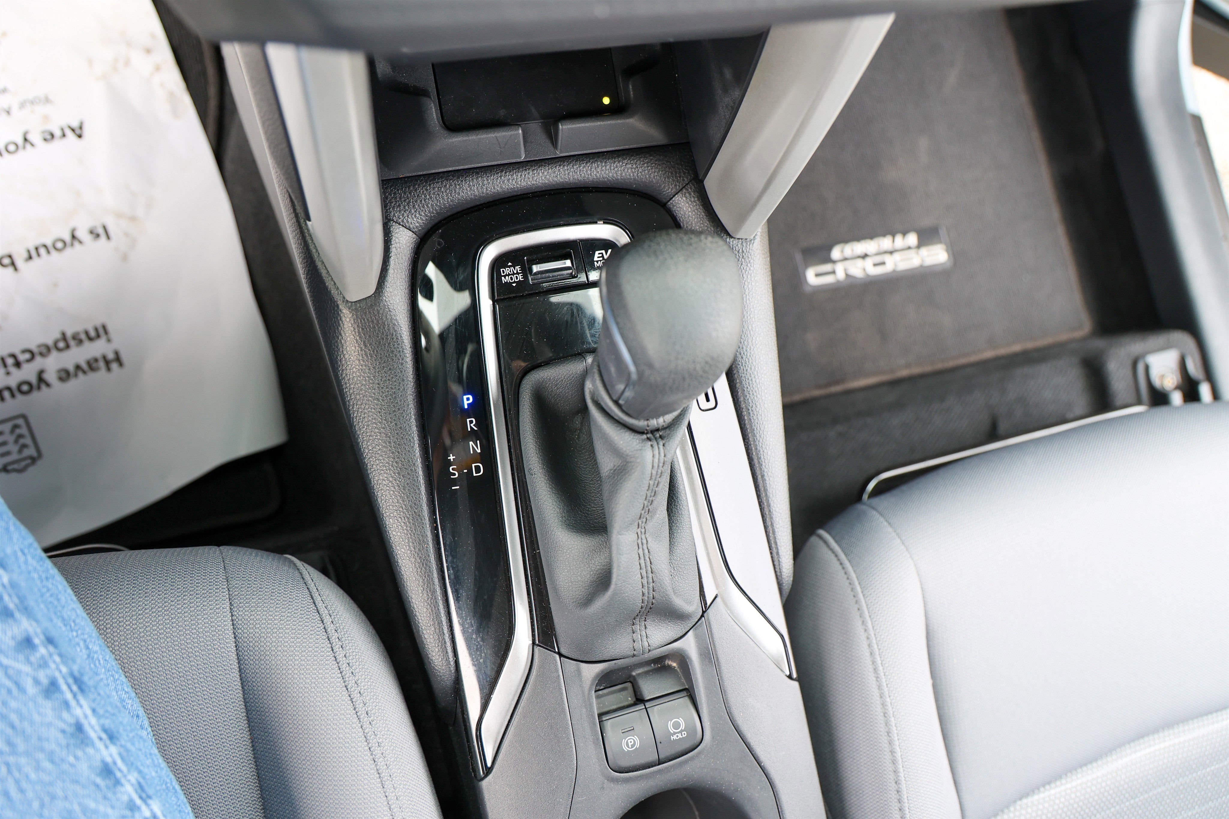 2024 Toyota COROLLA CROSS HV Hybrid SE