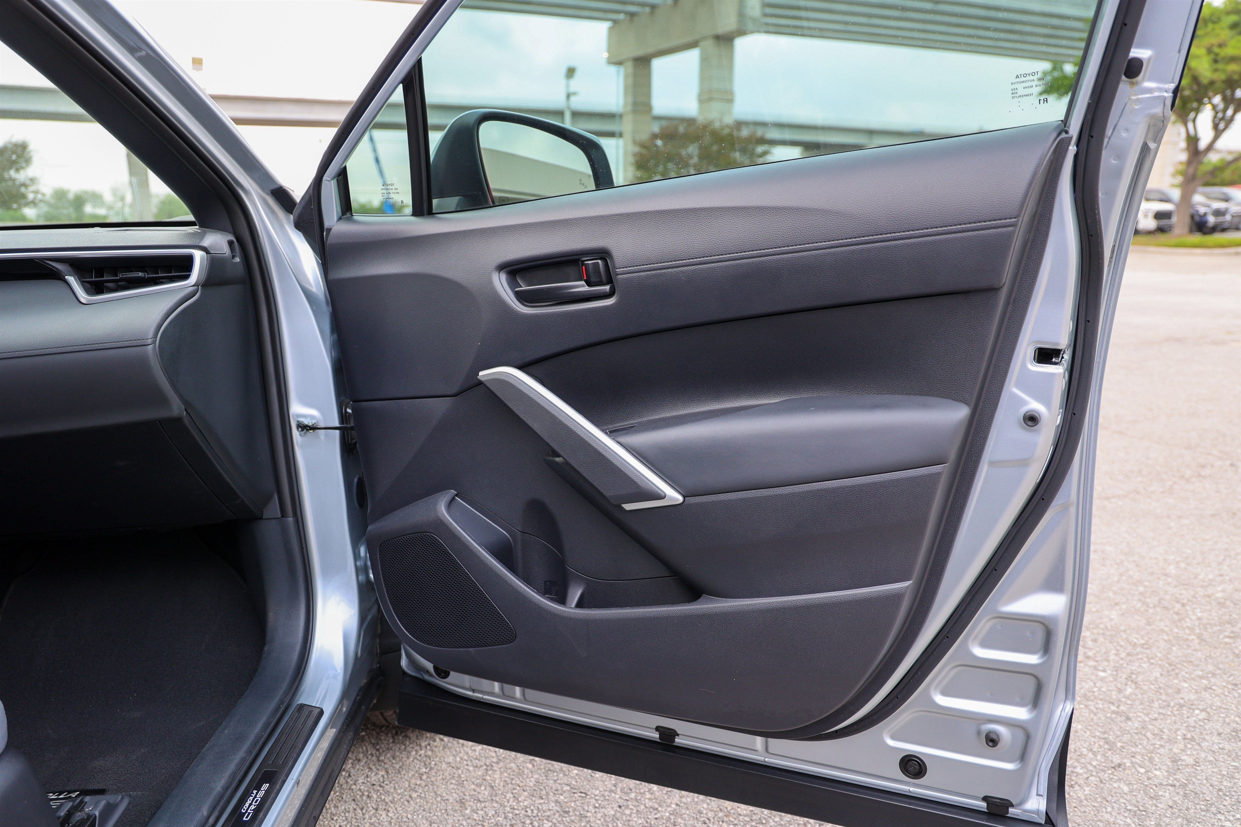 2024 Toyota COROLLA CROSS HV Hybrid SE