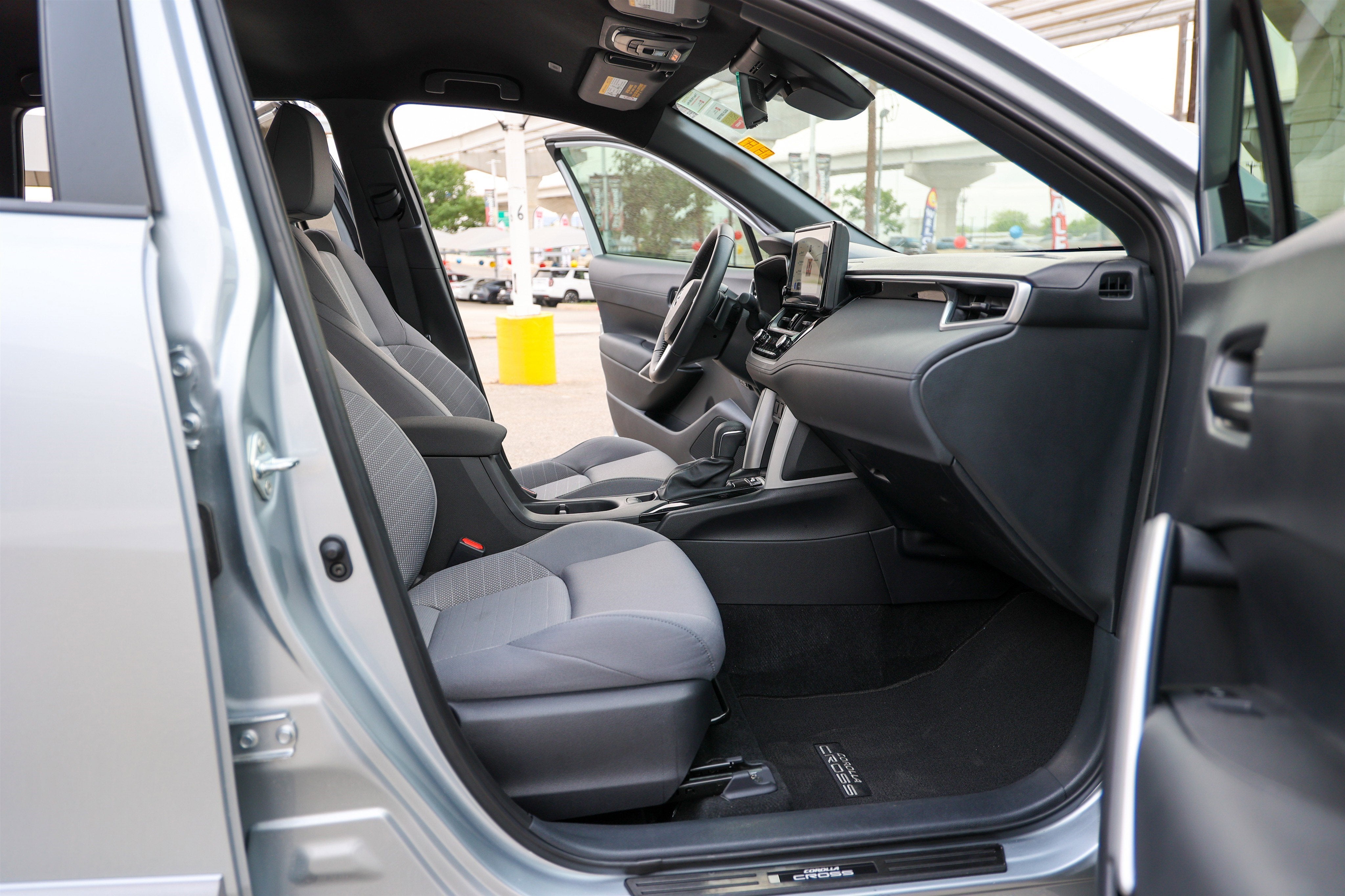 2024 Toyota COROLLA CROSS HV Hybrid SE