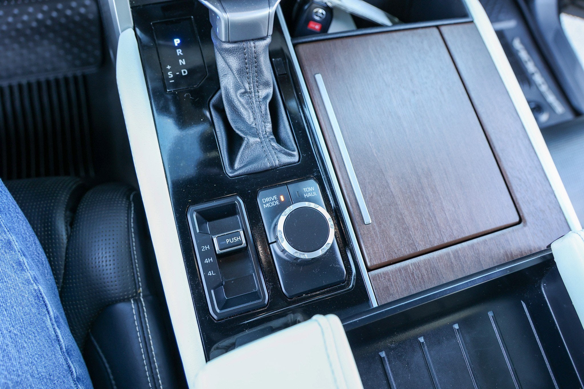 2023 Toyota SEQUOIA 4WD Capstone