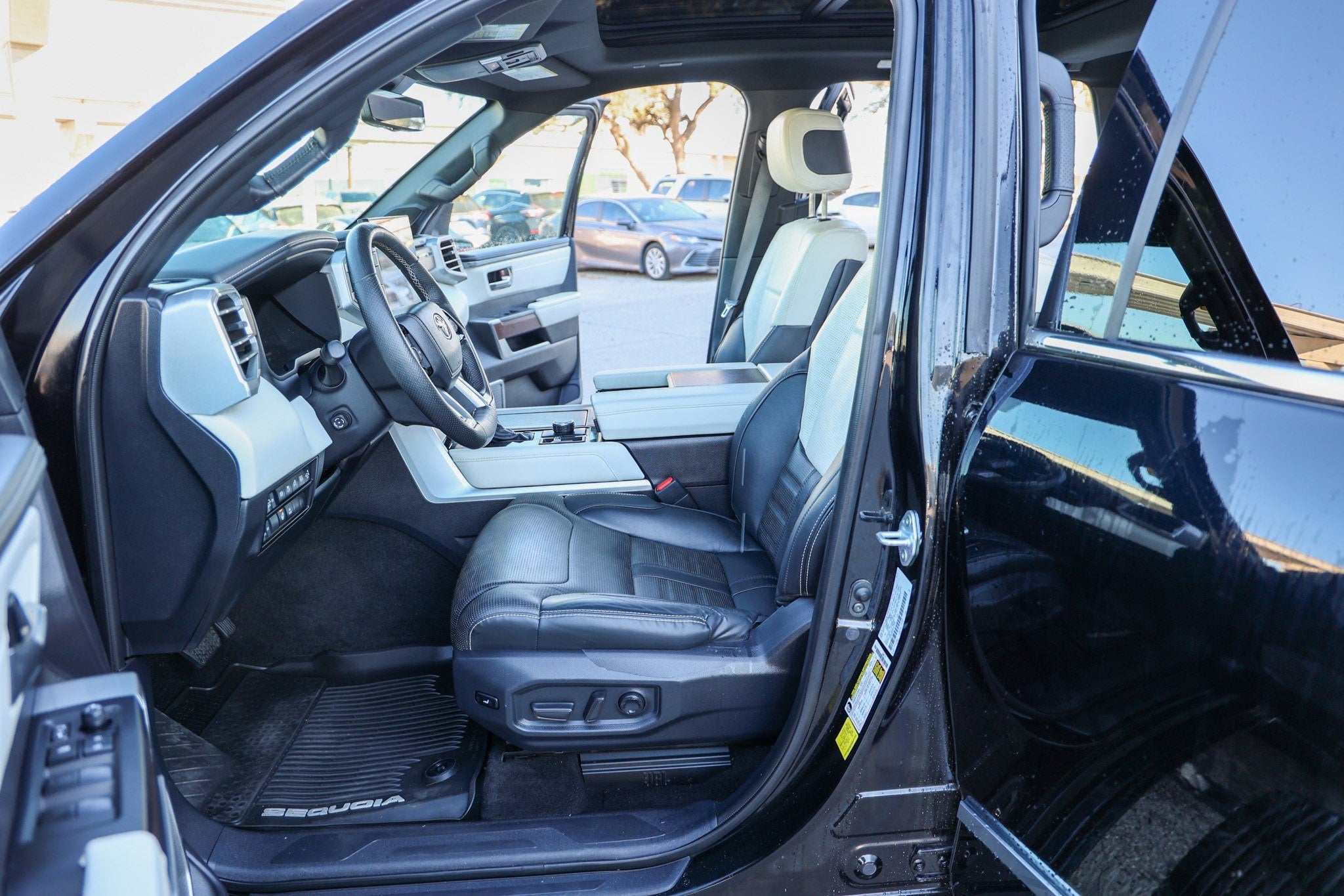 2023 Toyota SEQUOIA 4WD Capstone