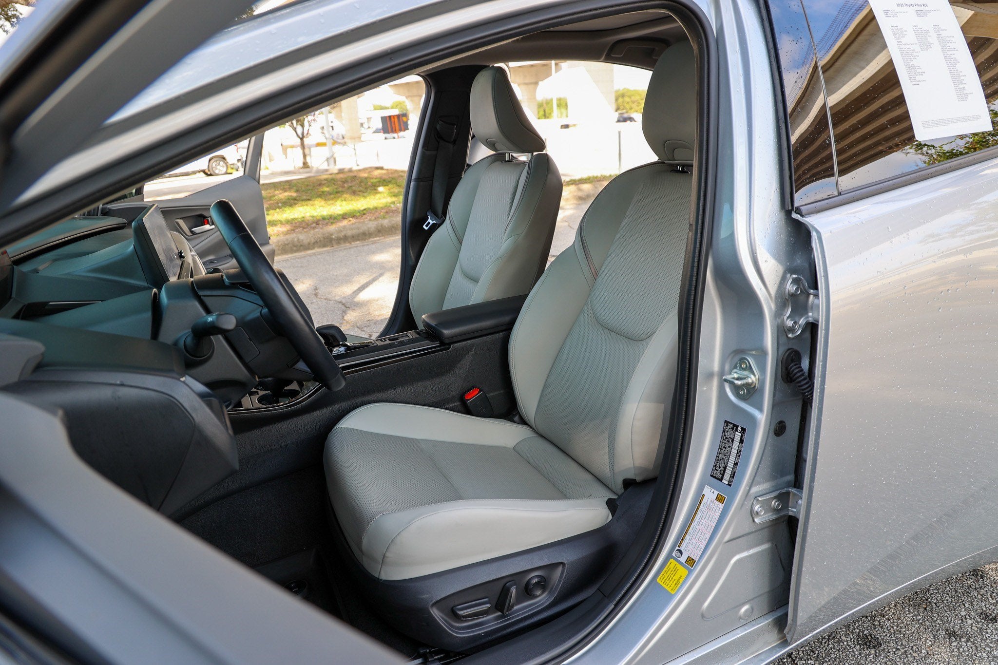 2025 Toyota Prius XLE