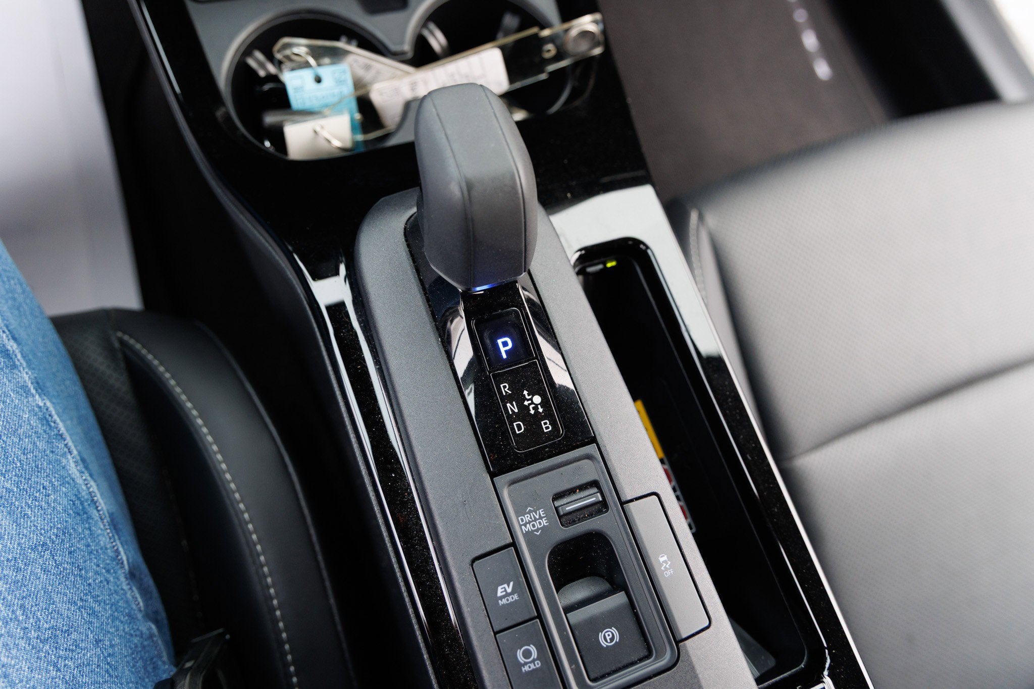 2024 Toyota PRIUS XLE