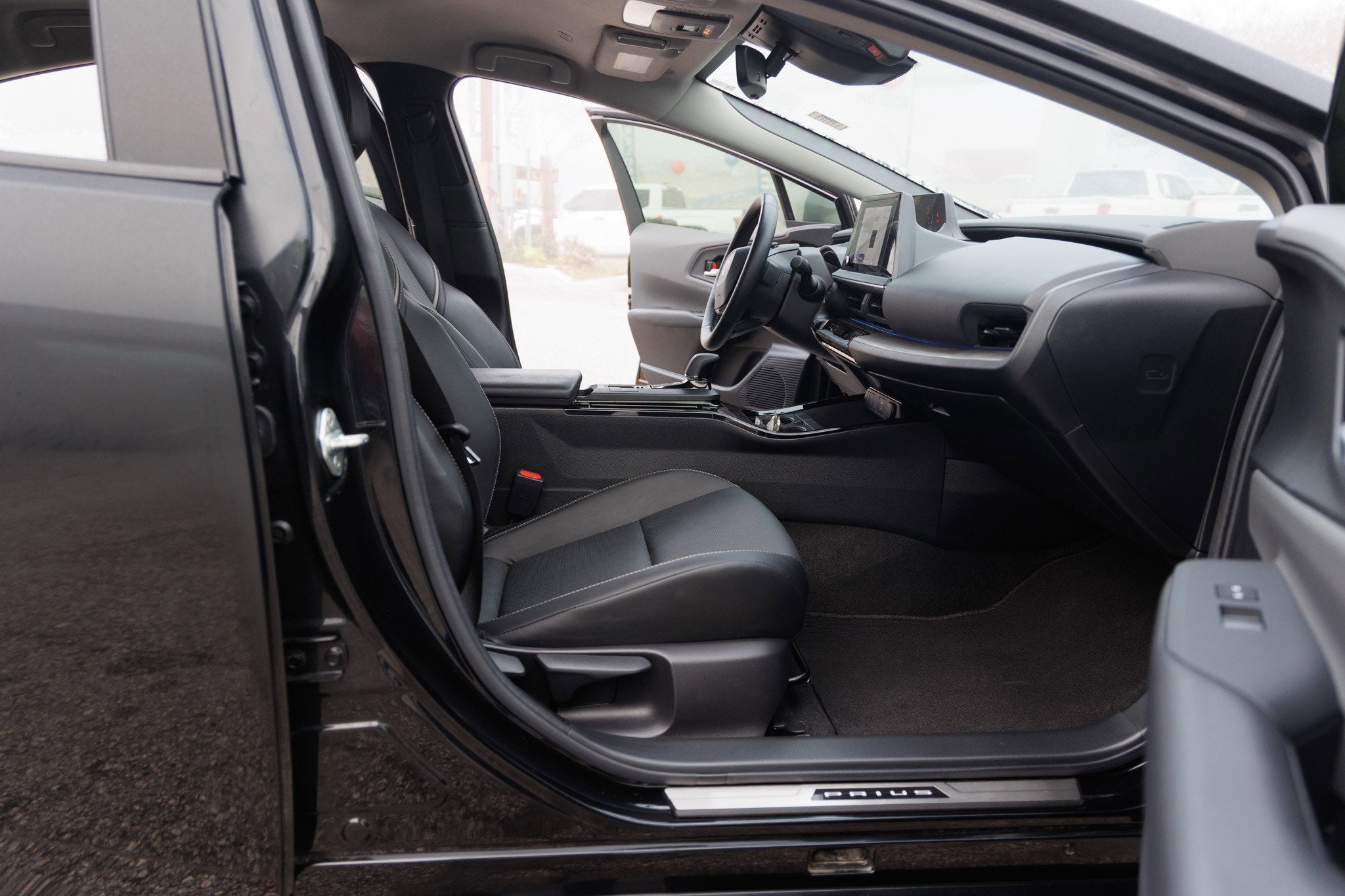 2024 Toyota PRIUS XLE