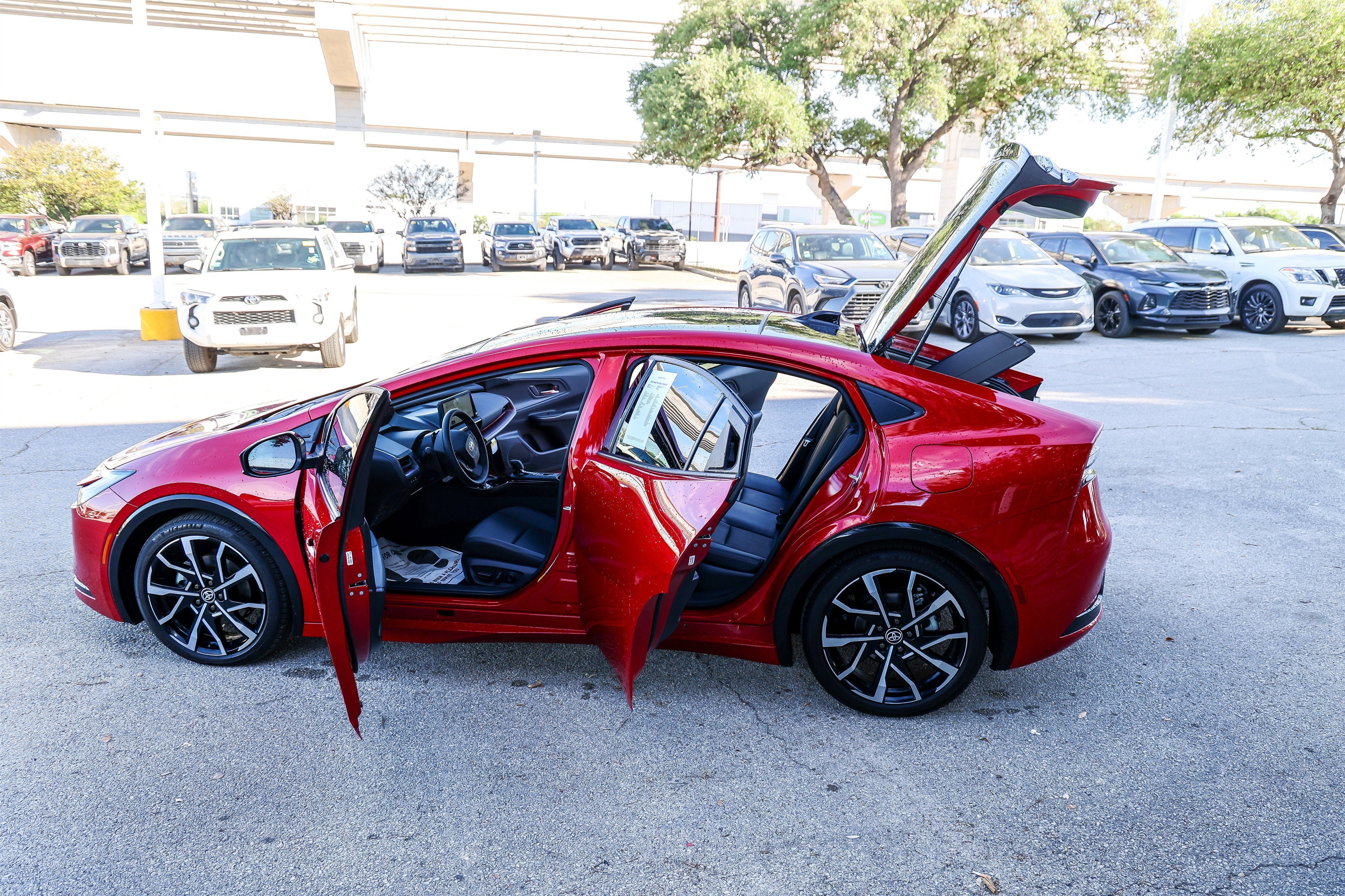 2025 Toyota Prius Plug-In Hybrid SE