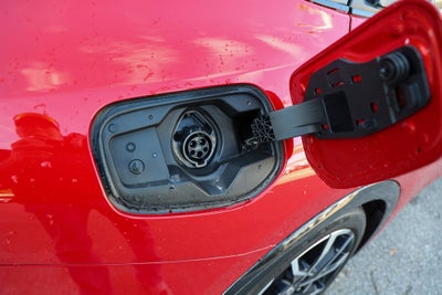 2025 Toyota Prius Plug-In Hybrid SE