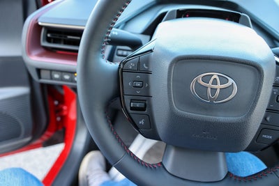 2025 Toyota Prius Plug-In Hybrid SE