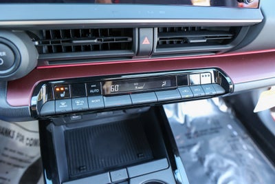 2025 Toyota Prius Plug-In Hybrid SE