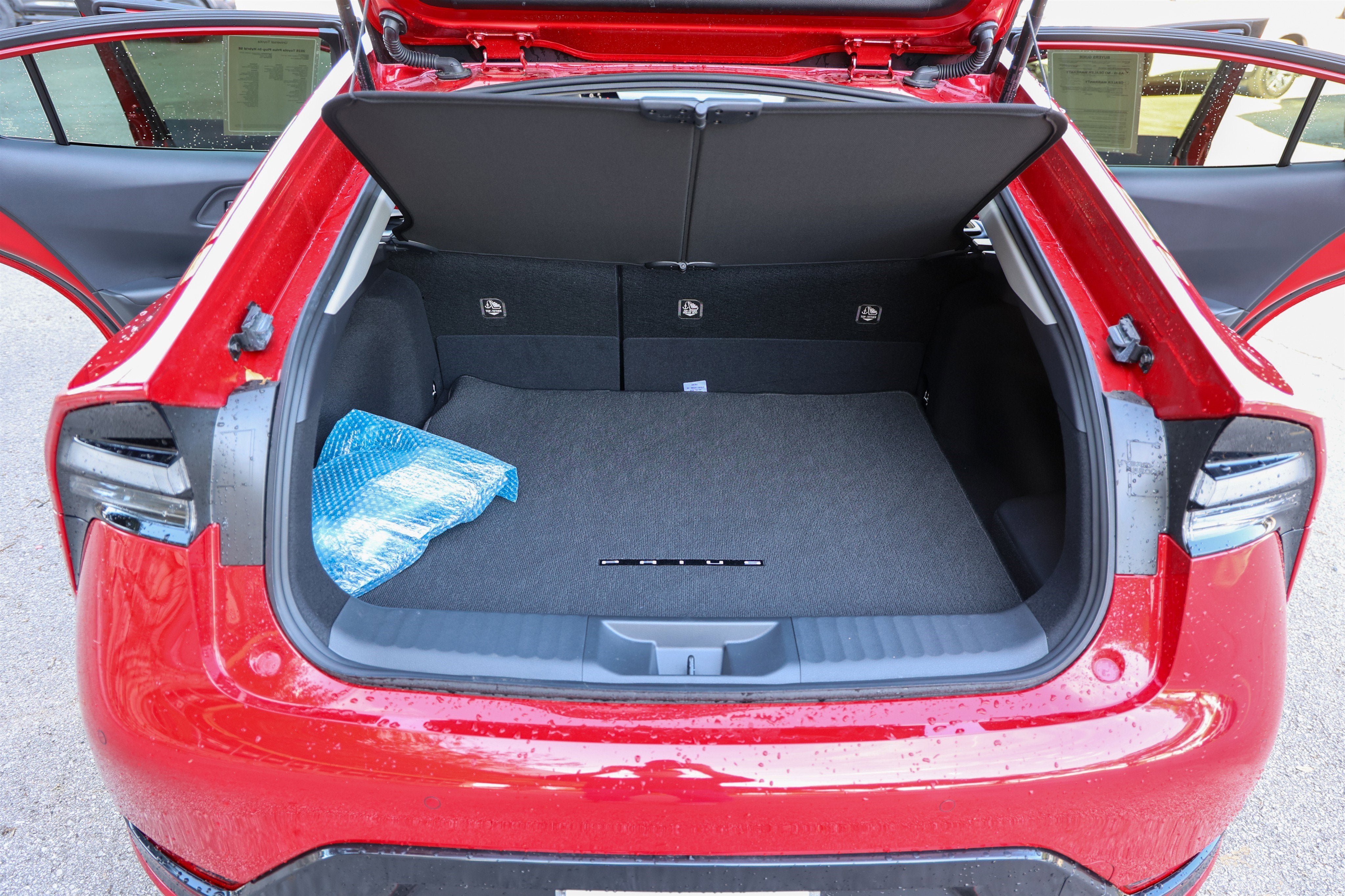 2025 Toyota Prius Plug-In Hybrid SE