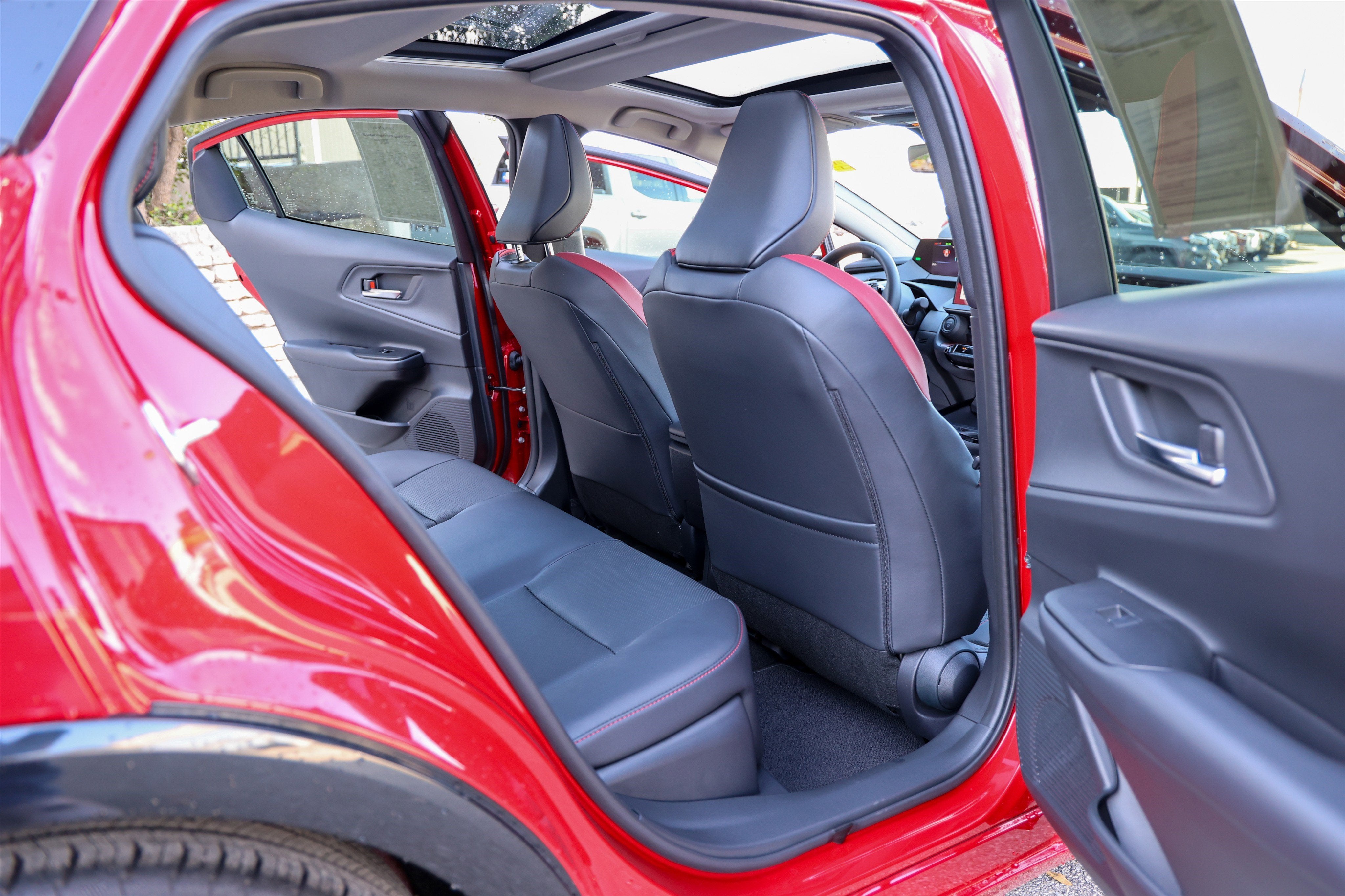 2025 Toyota Prius Plug-In Hybrid SE