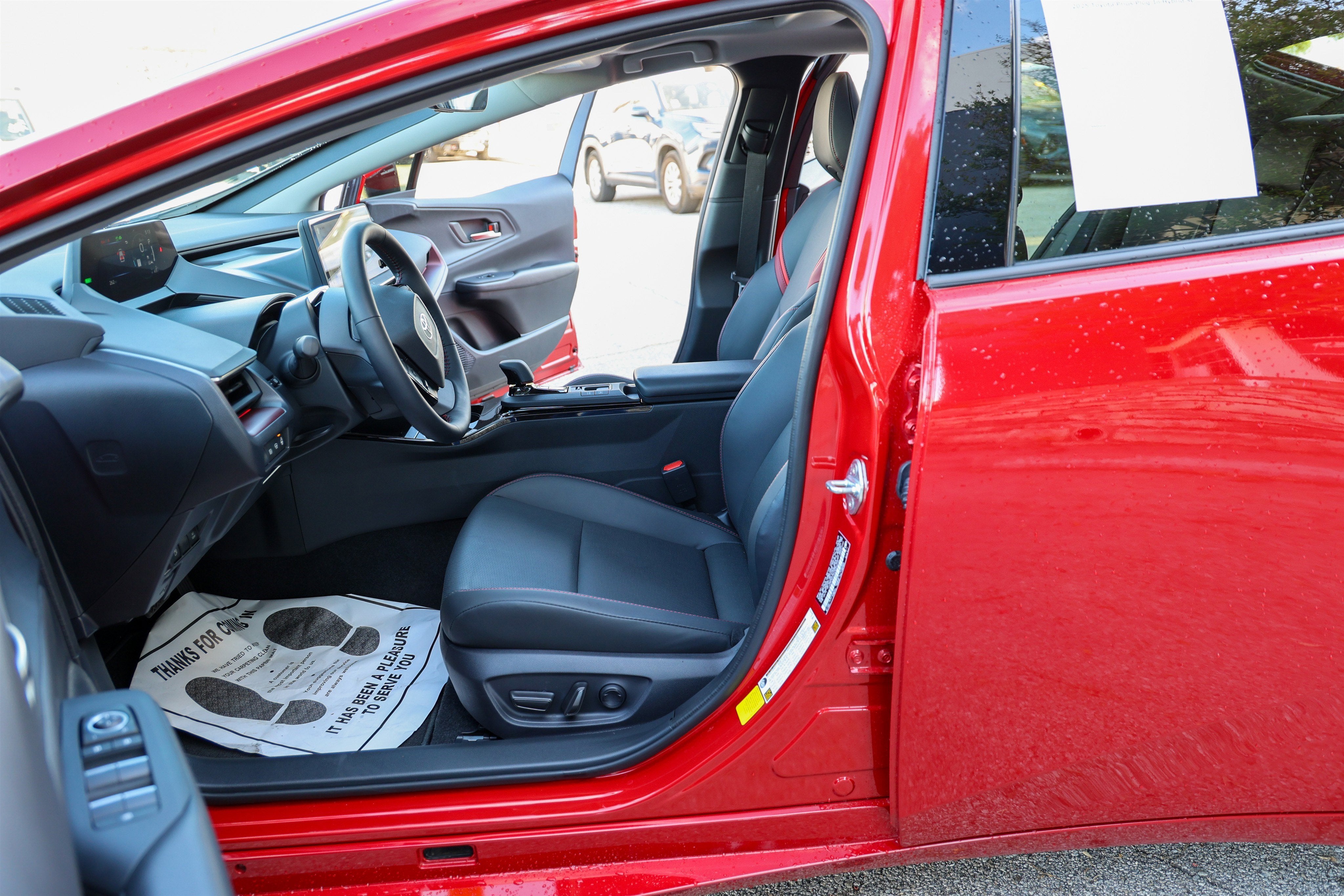 2025 Toyota Prius Plug-In Hybrid SE