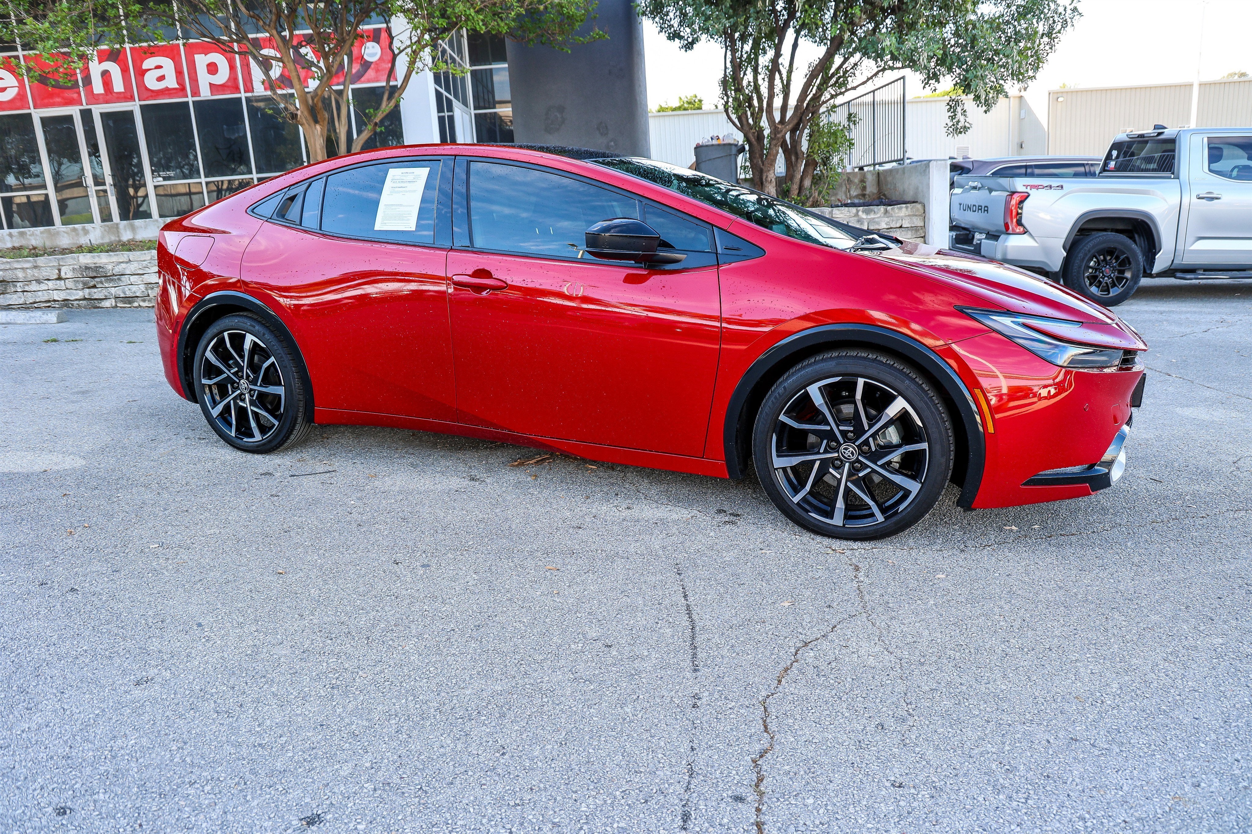 2025 Toyota Prius Plug-In Hybrid SE