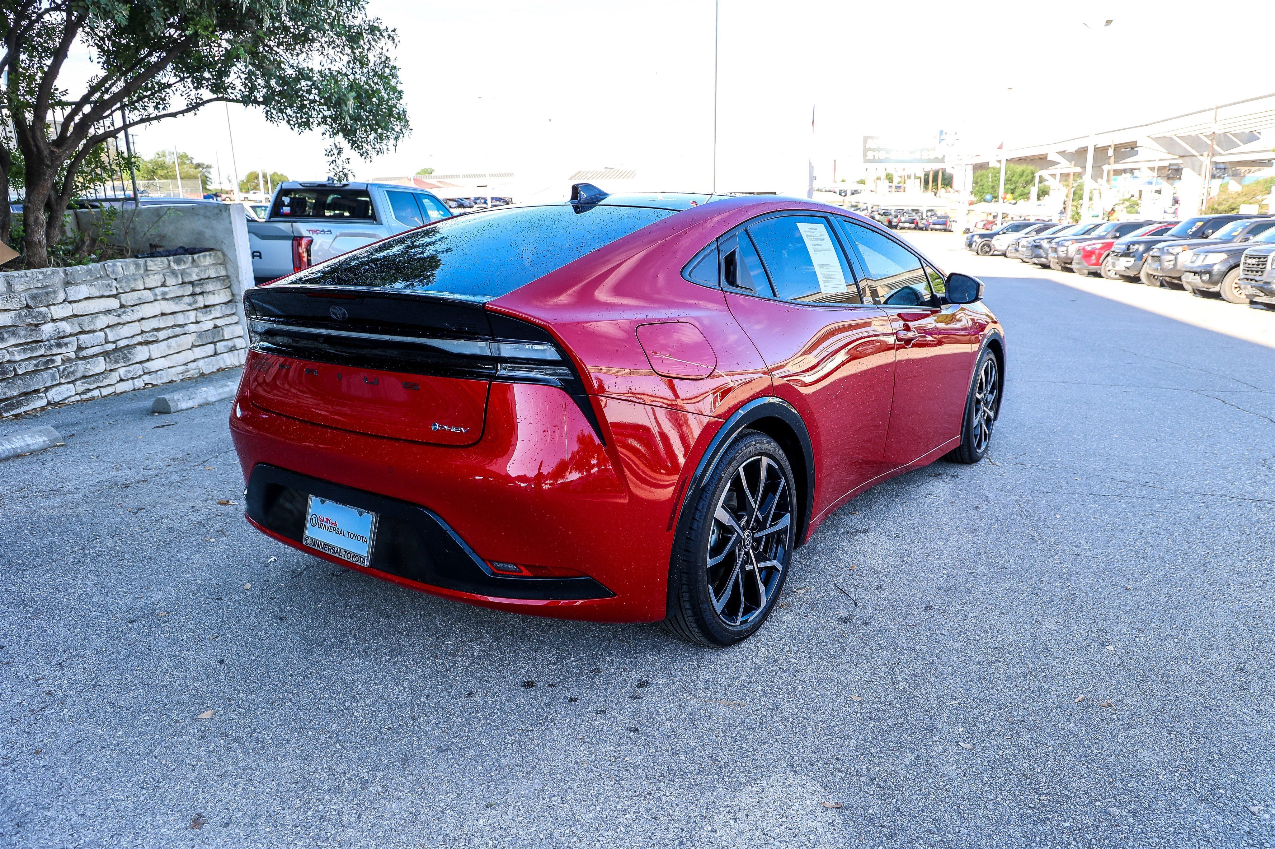 2025 Toyota Prius Plug-In Hybrid SE