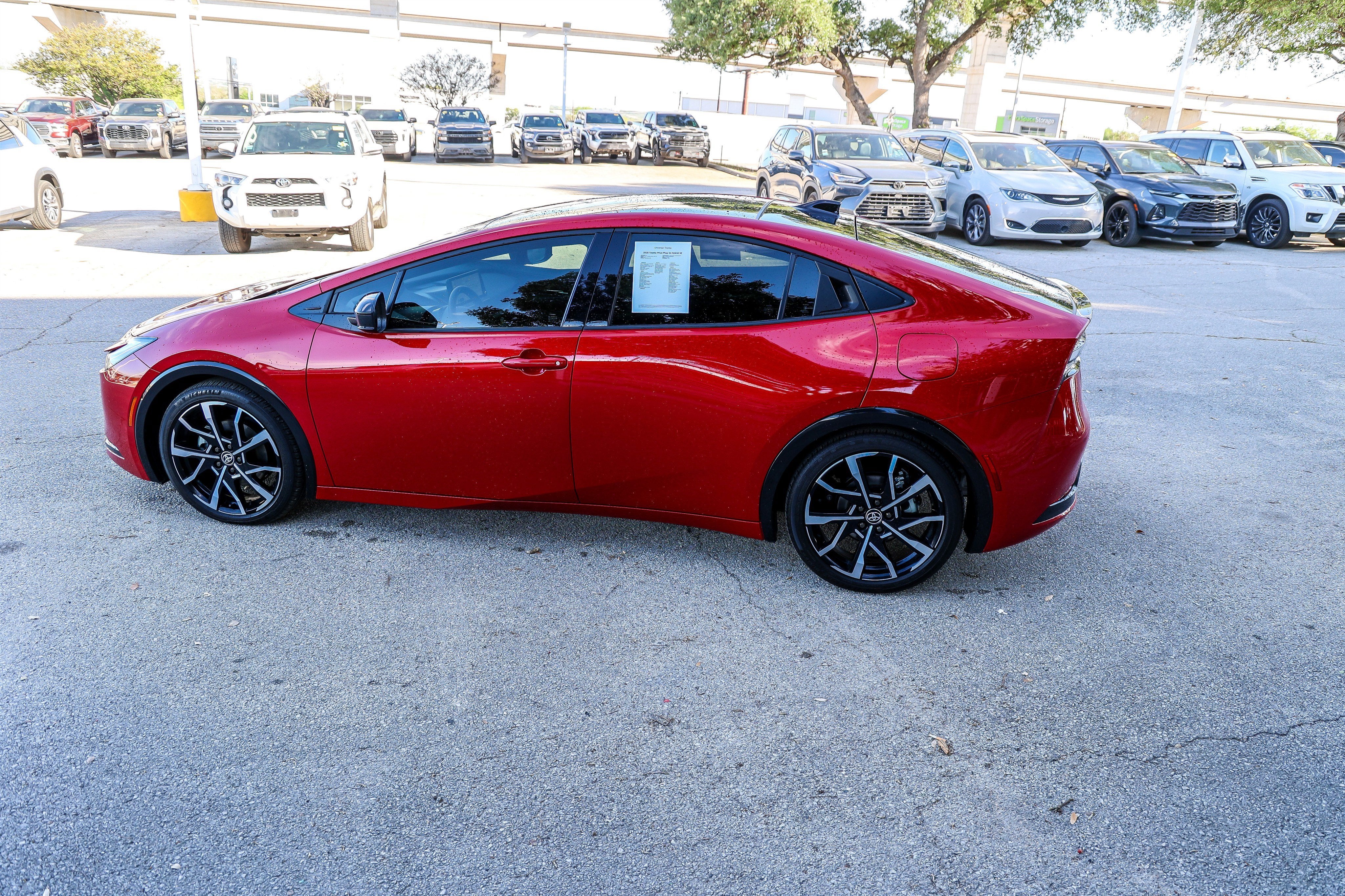 2025 Toyota Prius Plug-In Hybrid SE