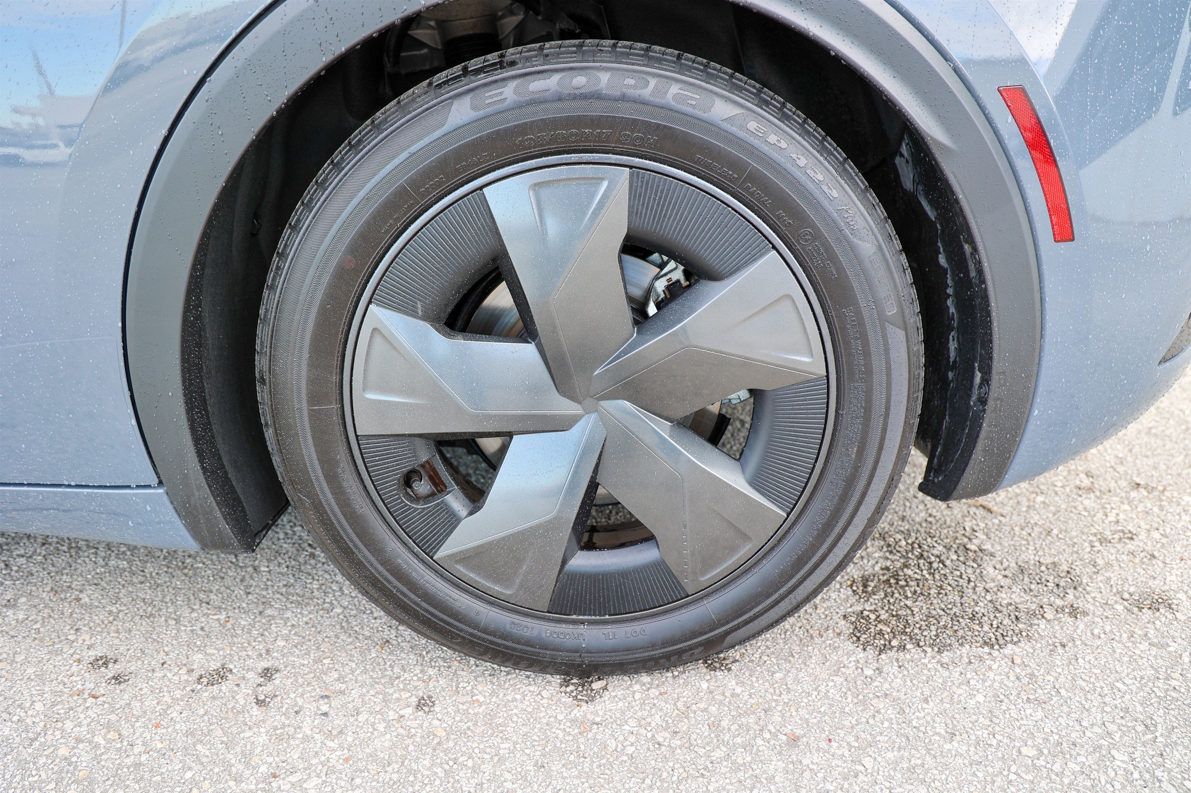 2025 Toyota Prius SE SE