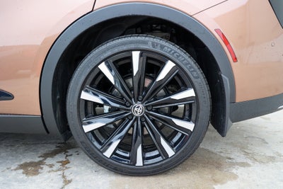 2025 Toyota CROWN Platinum