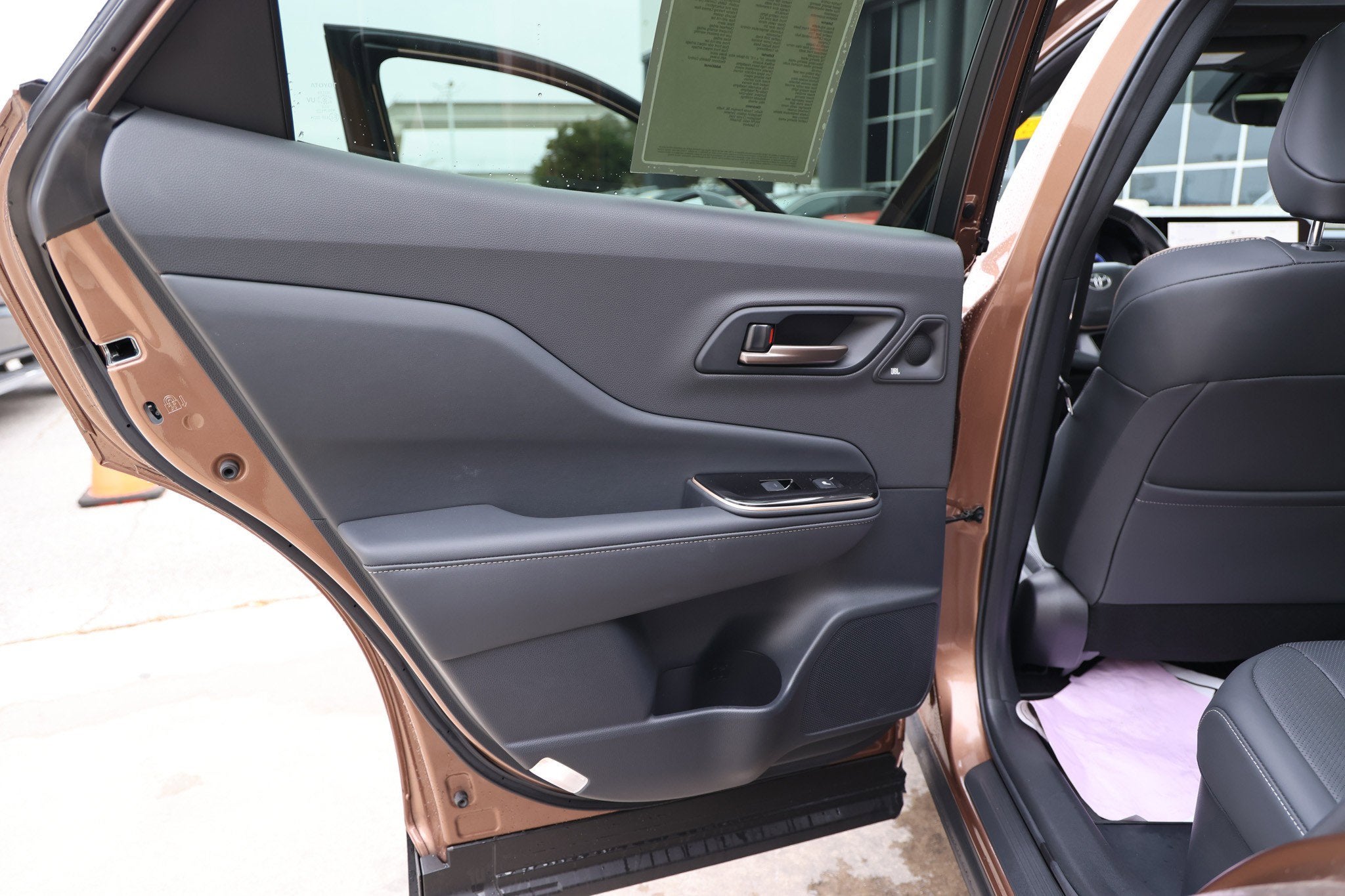 2025 Toyota CROWN Platinum