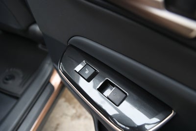 2025 Toyota CROWN Platinum