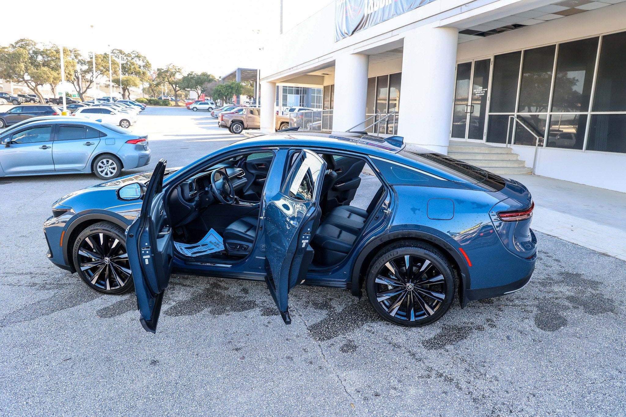 2025 Toyota CROWN Platinum