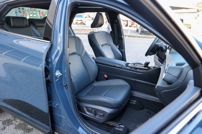 2025 Toyota CROWN Platinum