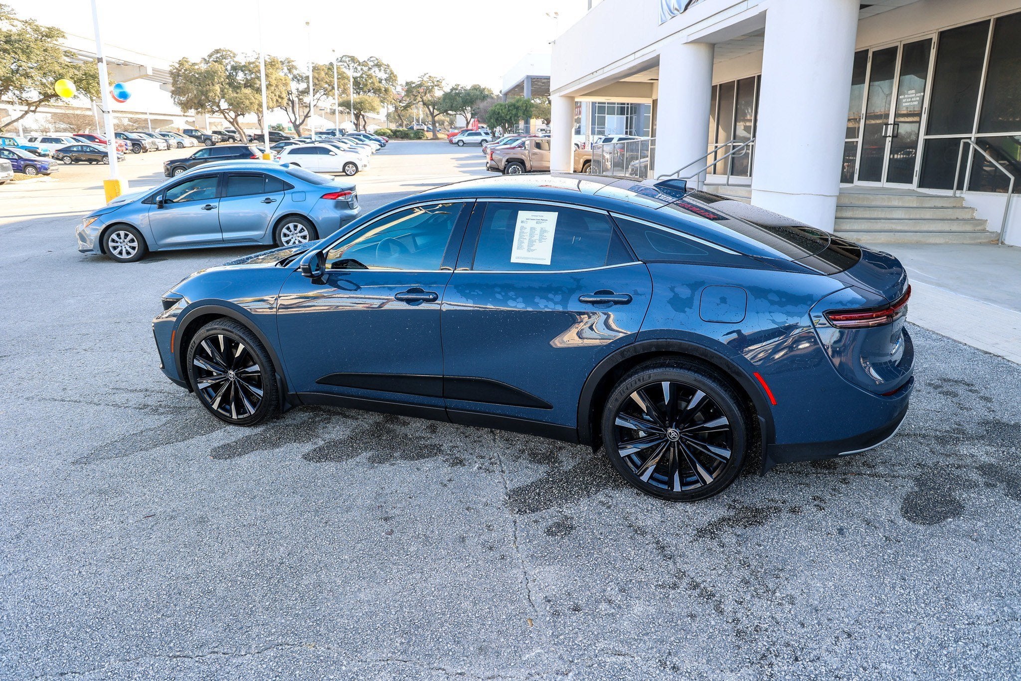 2025 Toyota CROWN Platinum