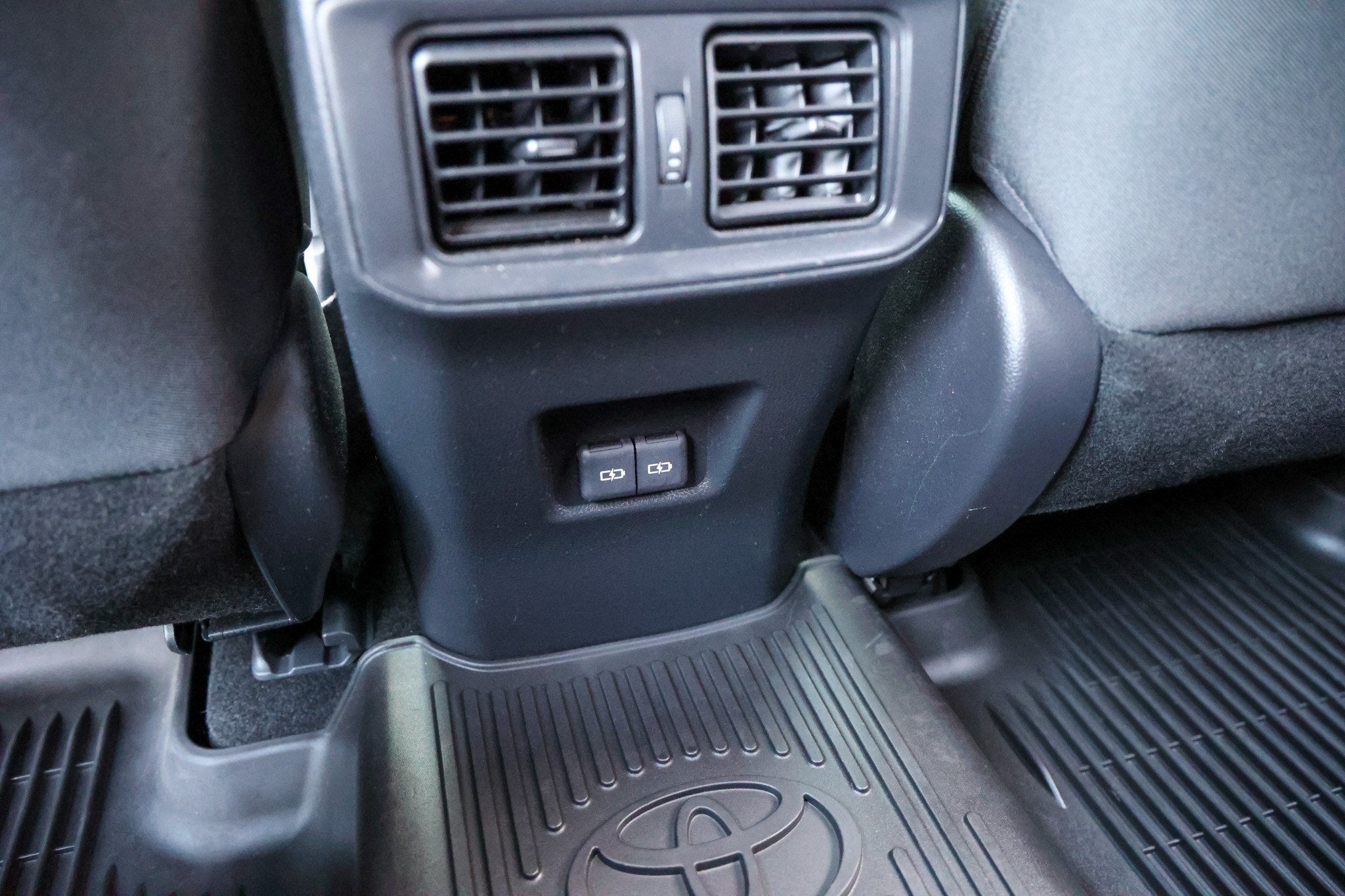 2024 Toyota RAV4 Prime SE