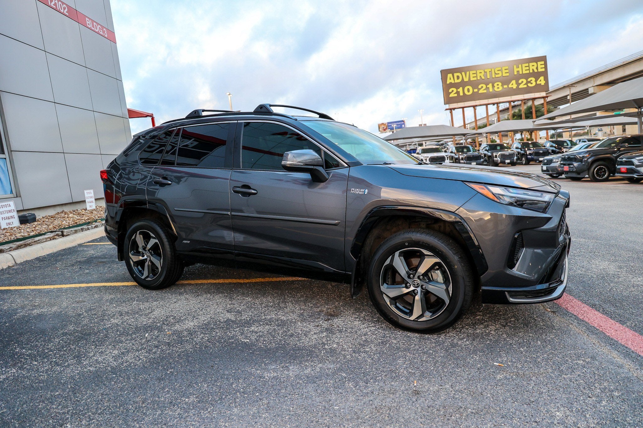 2024 Toyota RAV4 Prime SE
