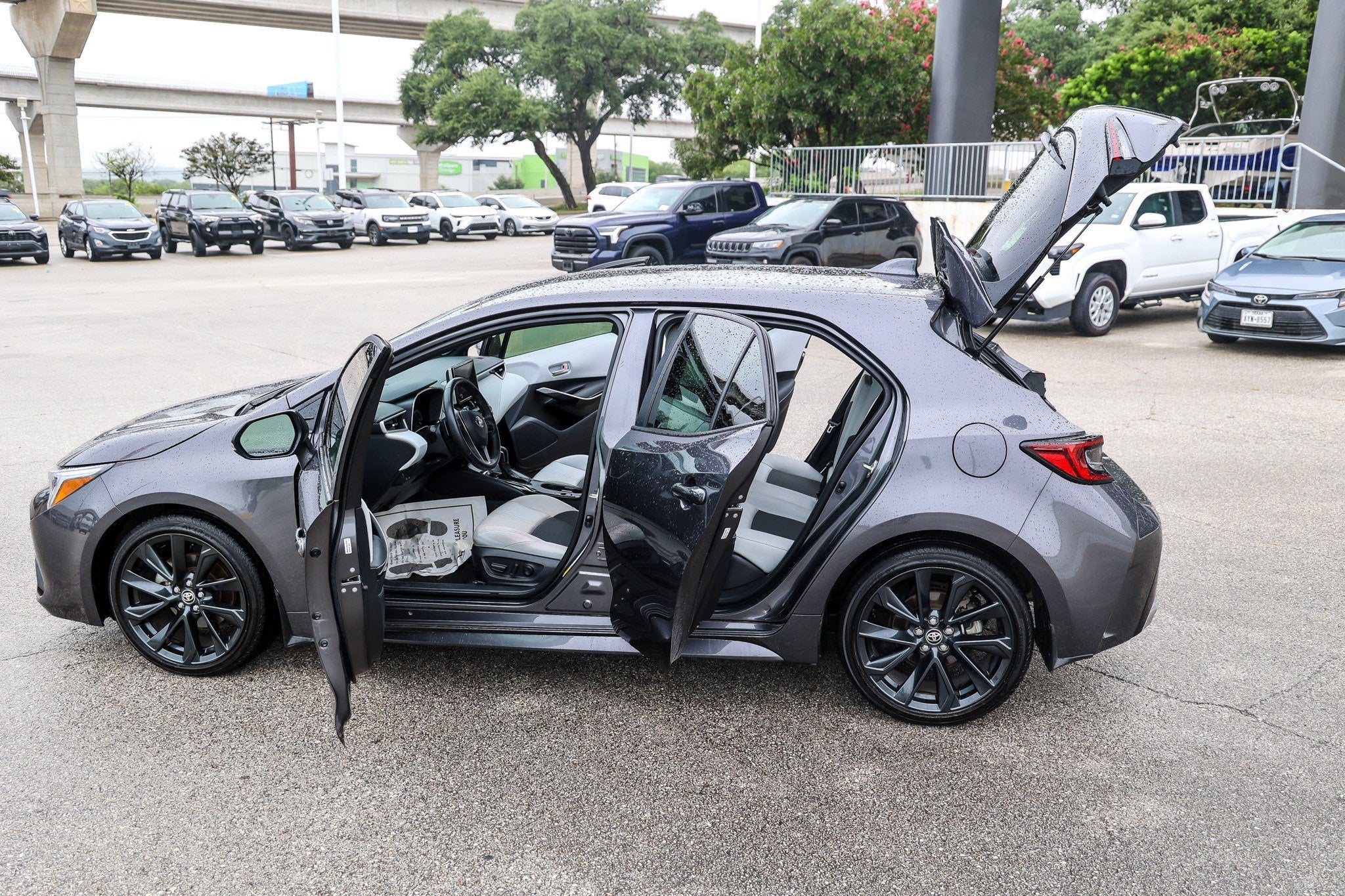 2025 Toyota Corolla Hatchback XSE