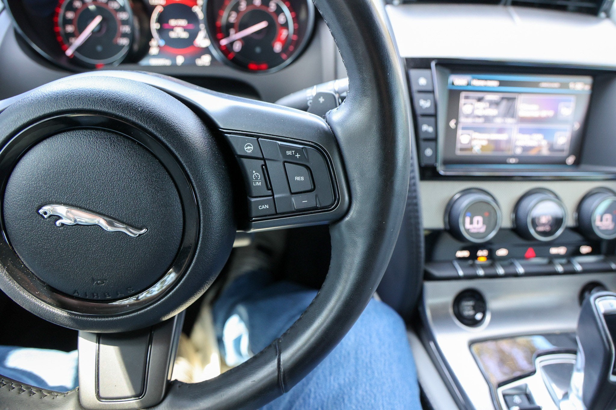 2016 Jaguar F-TYPE 2DR CPE AT PREMIU