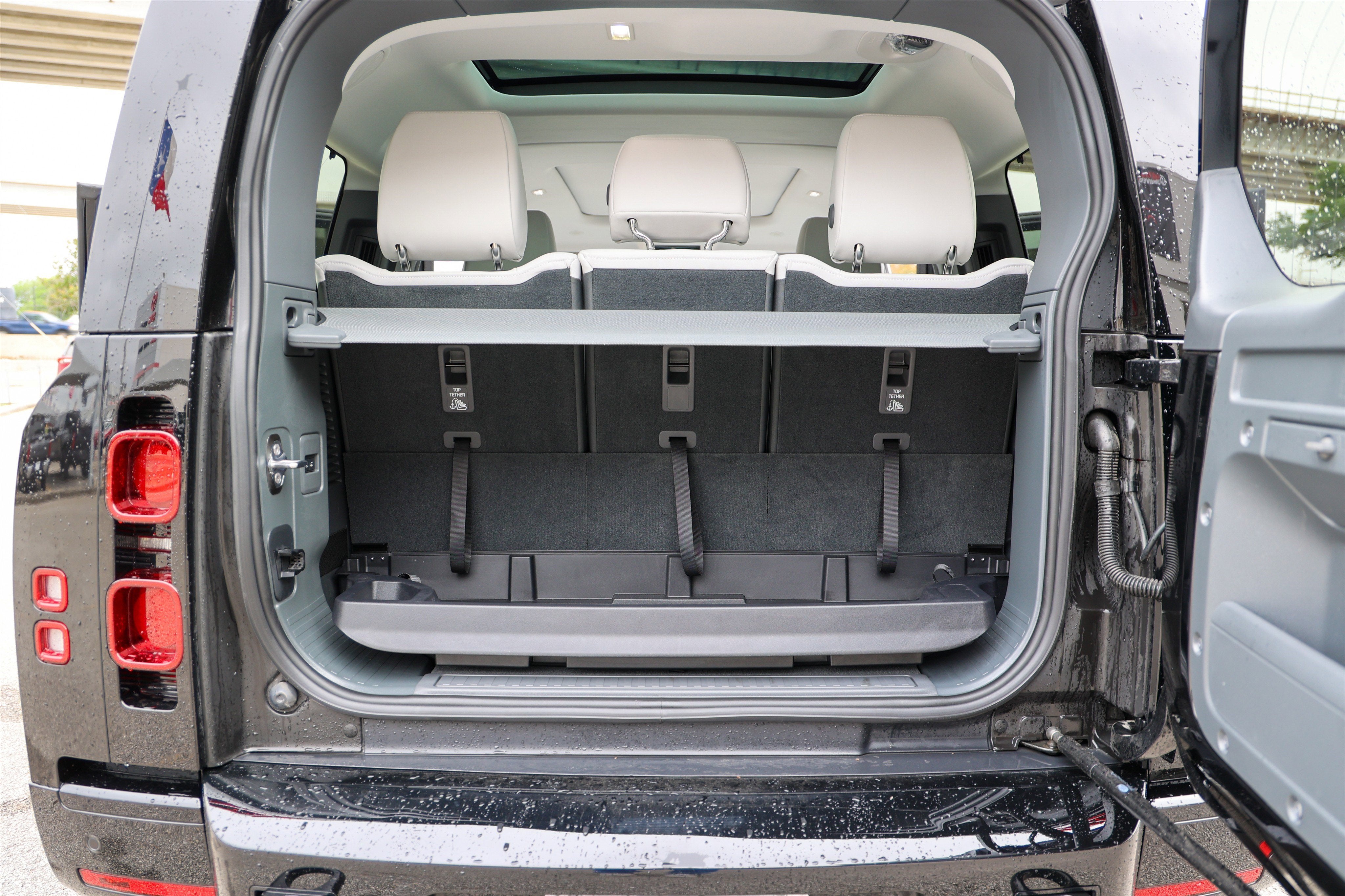 2025 Land Rover Defender X-Dynamic SE