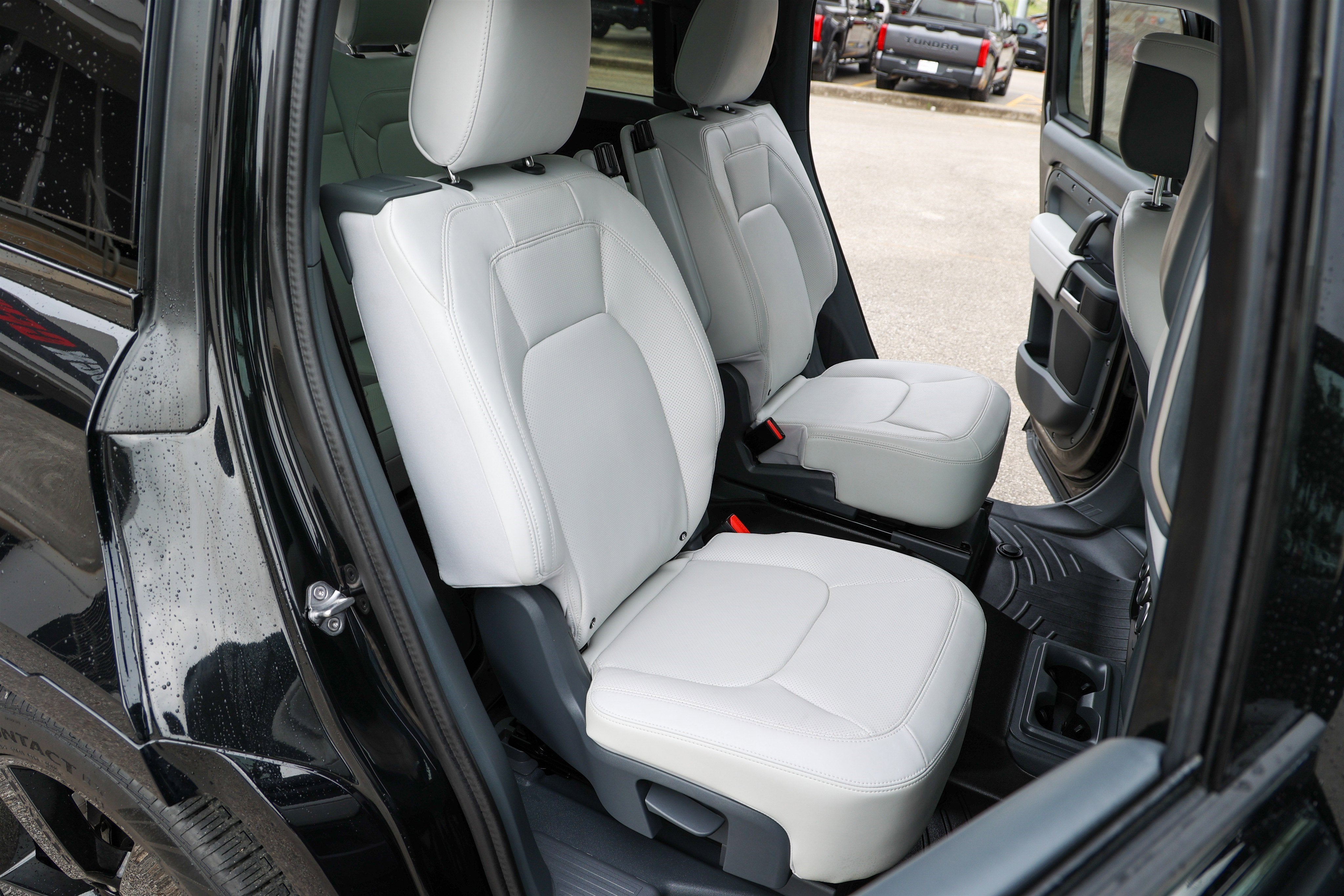 2025 Land Rover Defender X-Dynamic SE