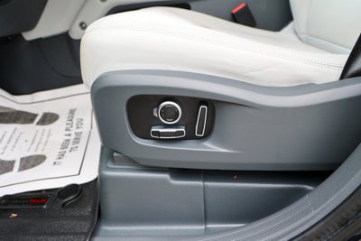 2025 Land Rover Defender X-Dynamic SE