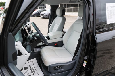 2025 Land Rover Defender X-Dynamic SE