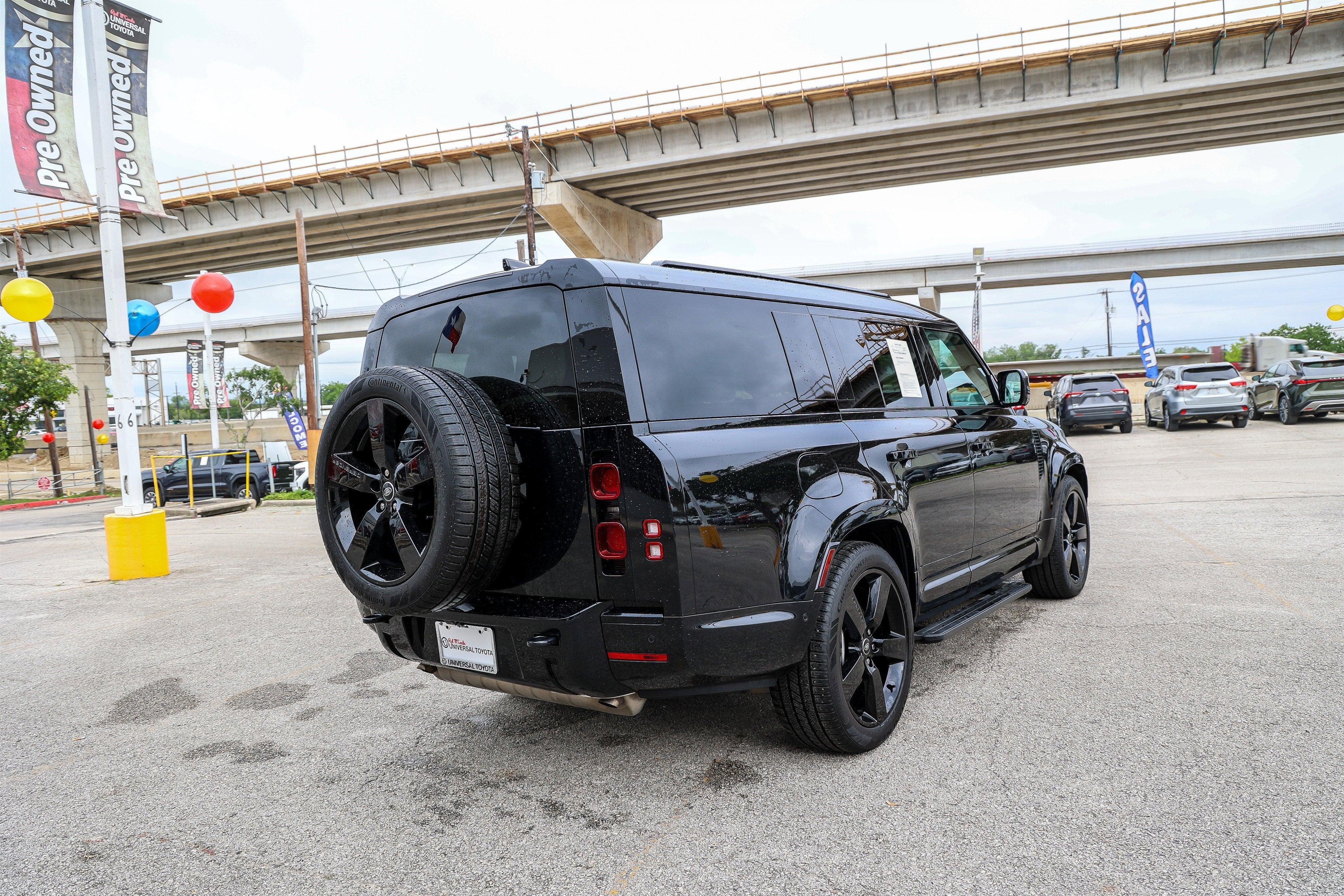2025 Land Rover Defender X-Dynamic SE