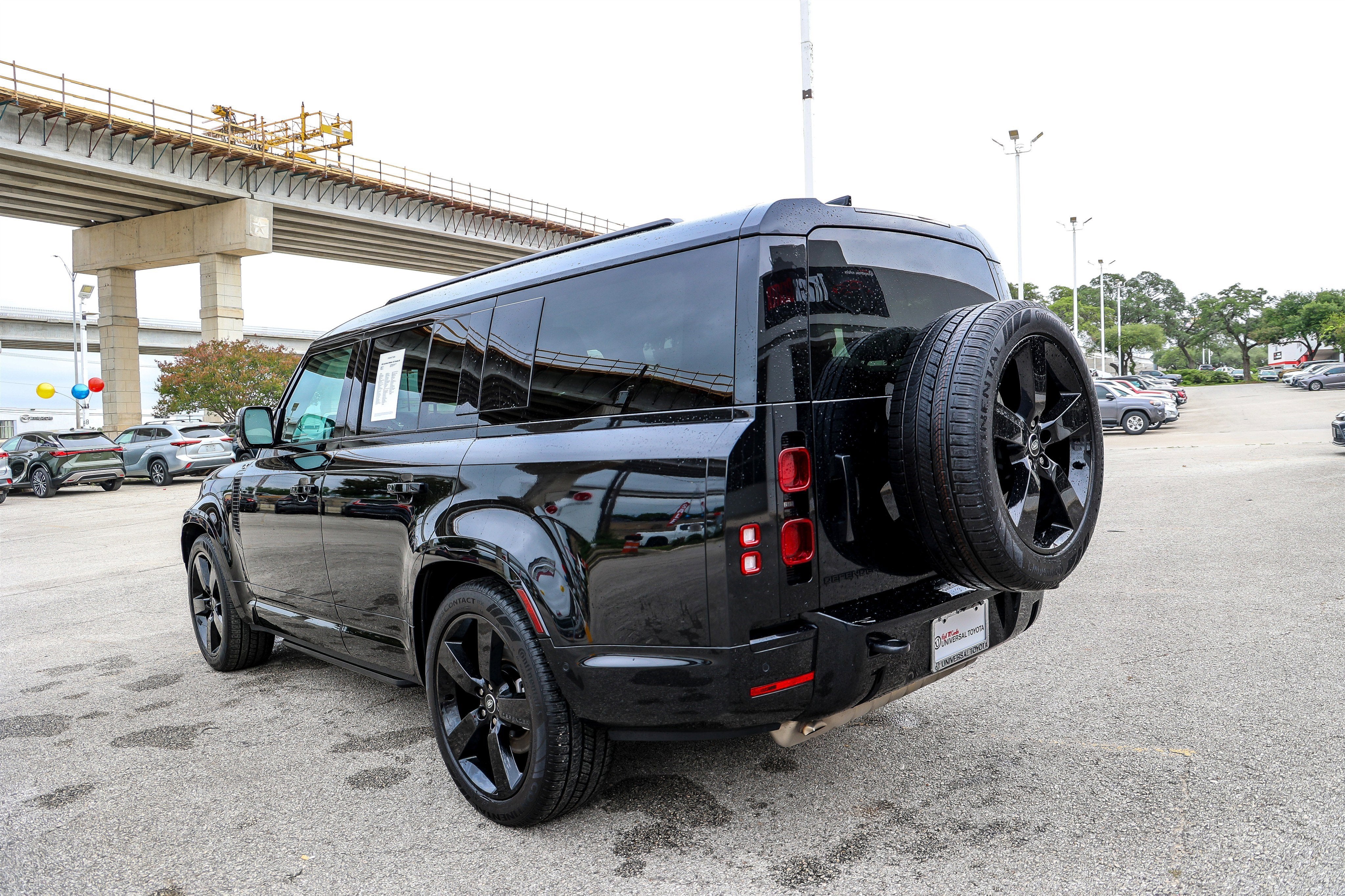 2025 Land Rover Defender X-Dynamic SE