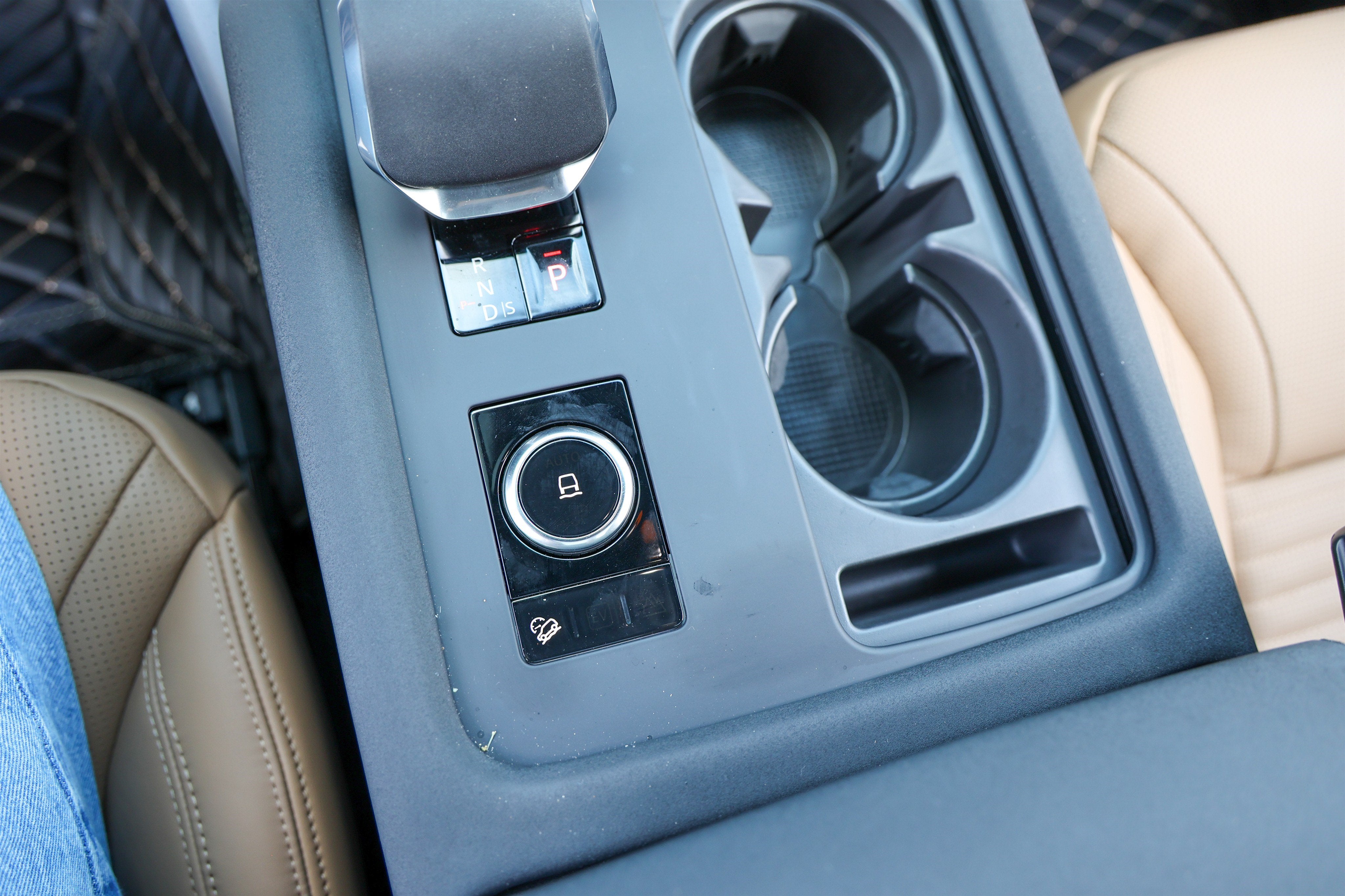 2026 Land Rover Discovery Gemini Edition