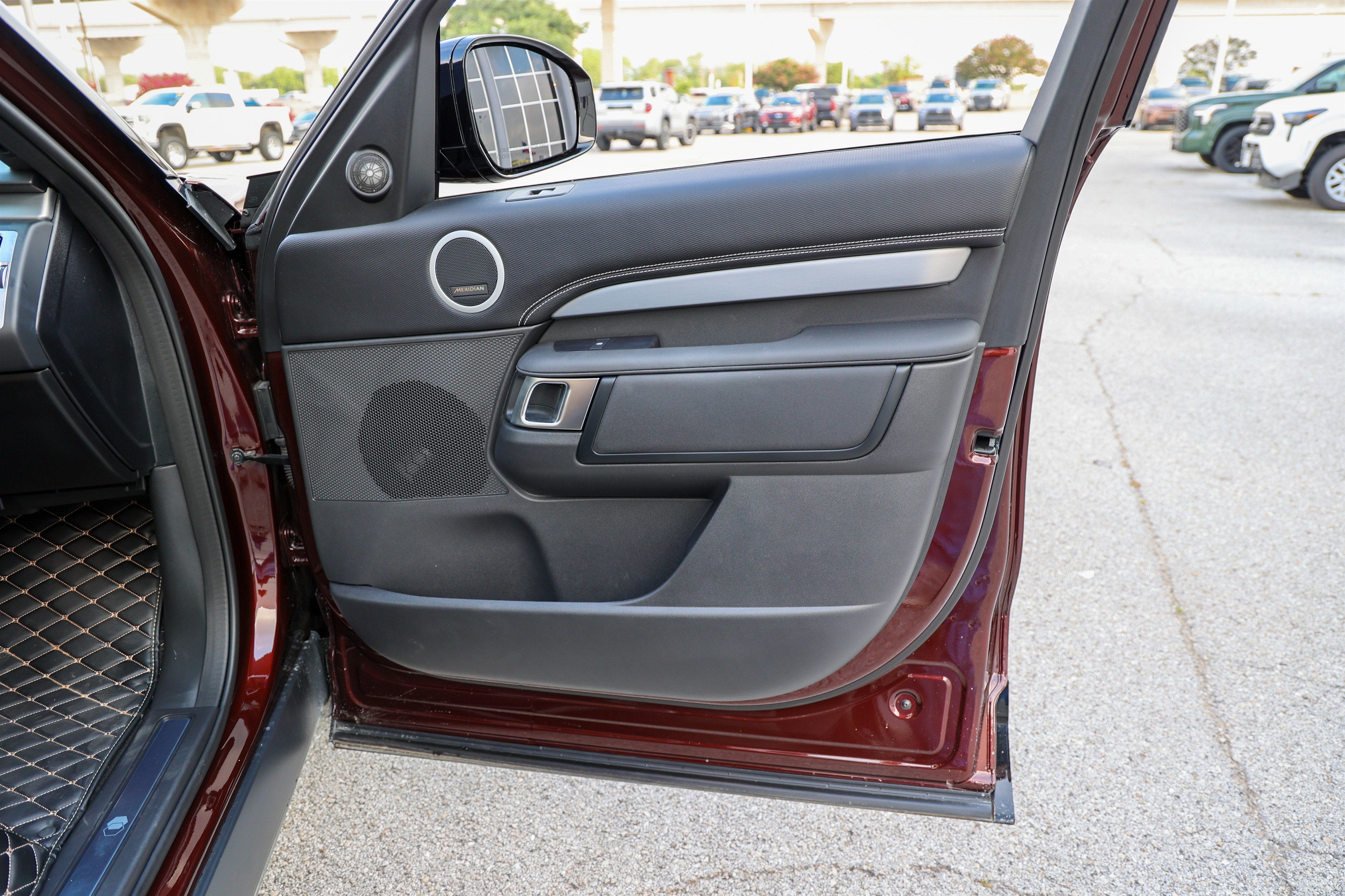2026 Land Rover Discovery Gemini Edition