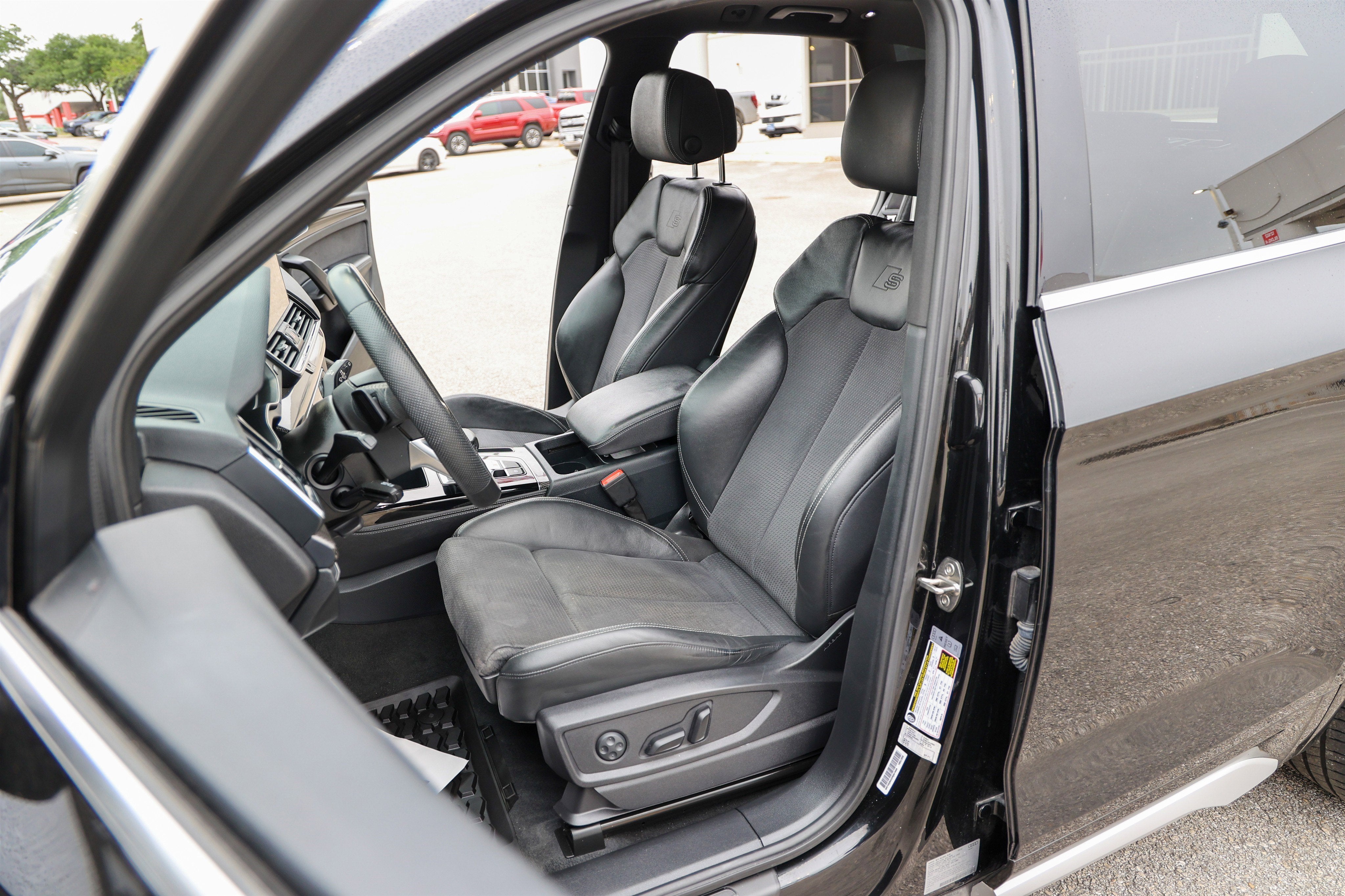 2022 Audi SQ5 Premium Plus