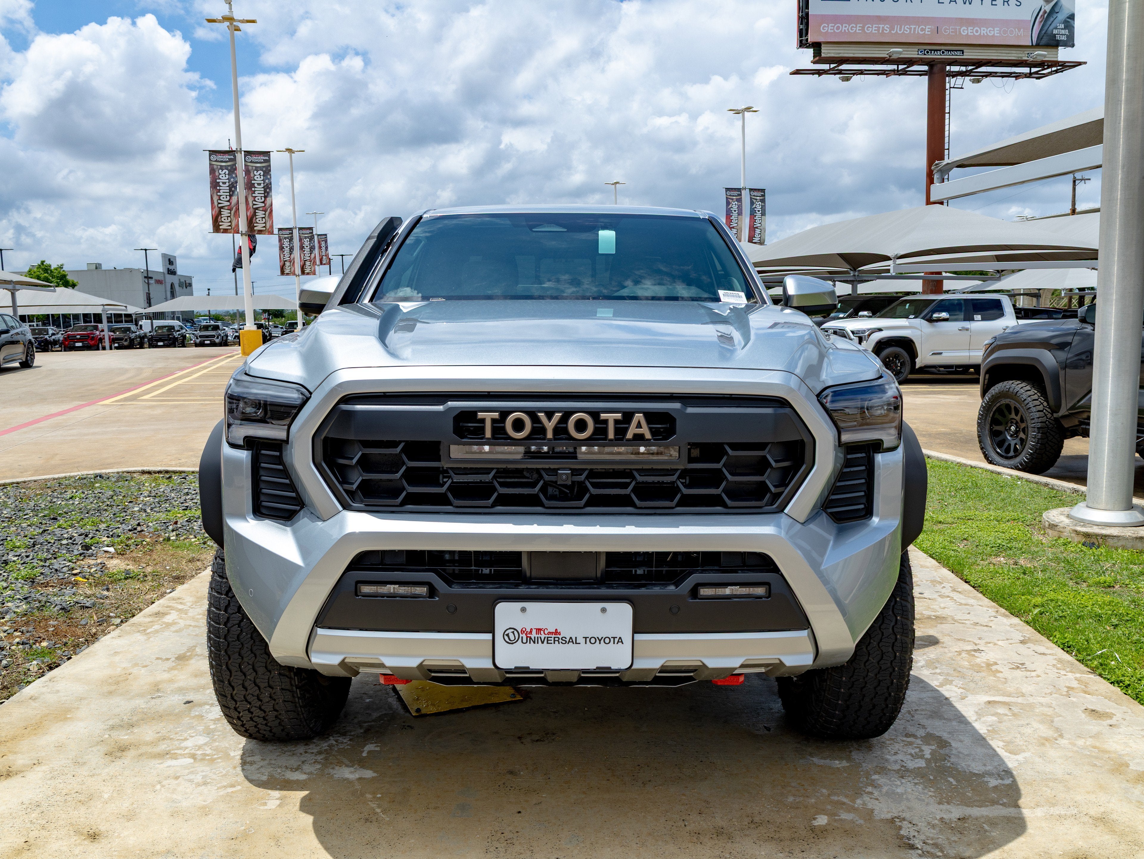 2026 Toyota Tacoma i-FORCE MAX Tacoma Trailhunter