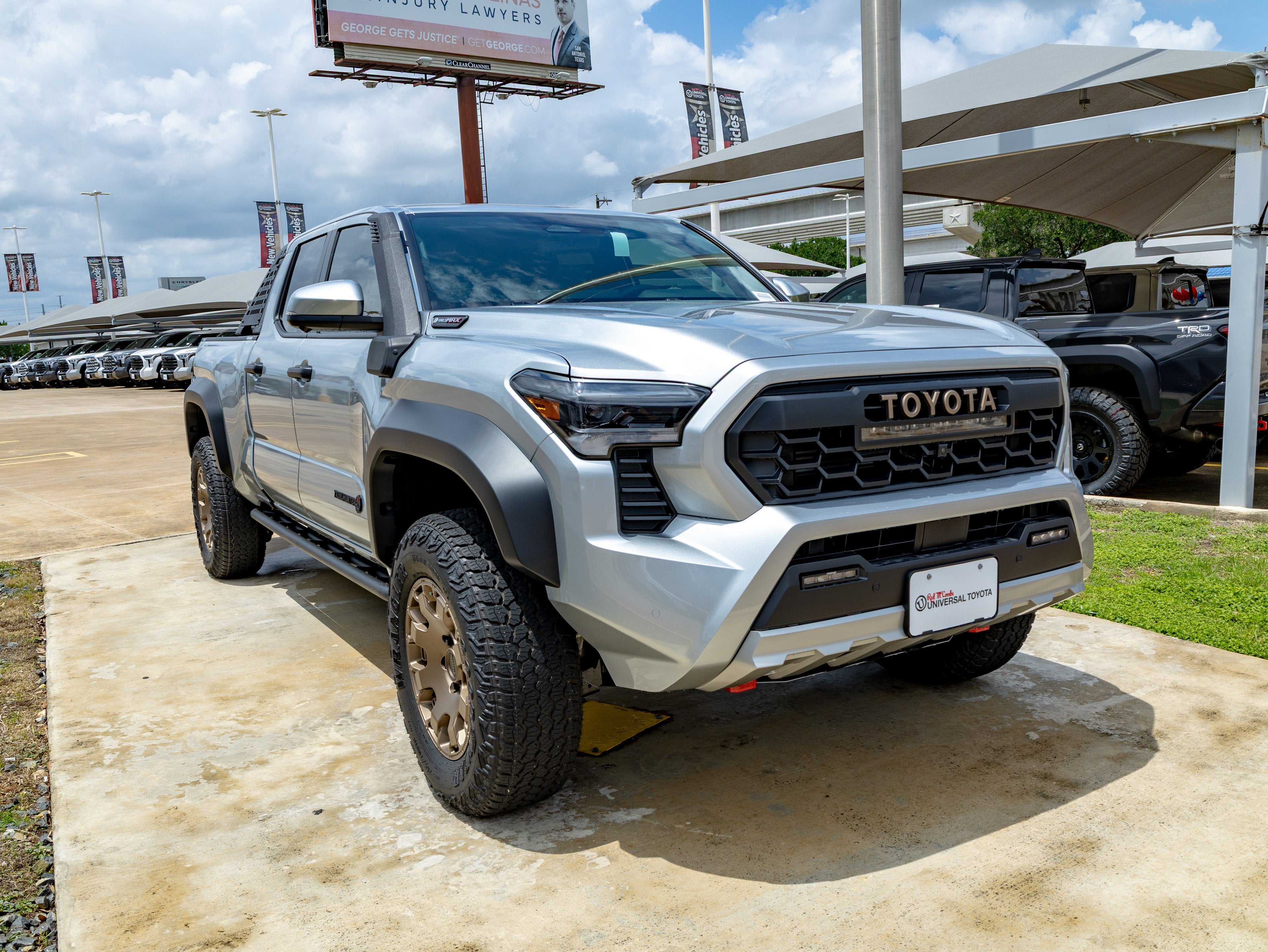 2026 Toyota Tacoma i-FORCE MAX Tacoma Trailhunter