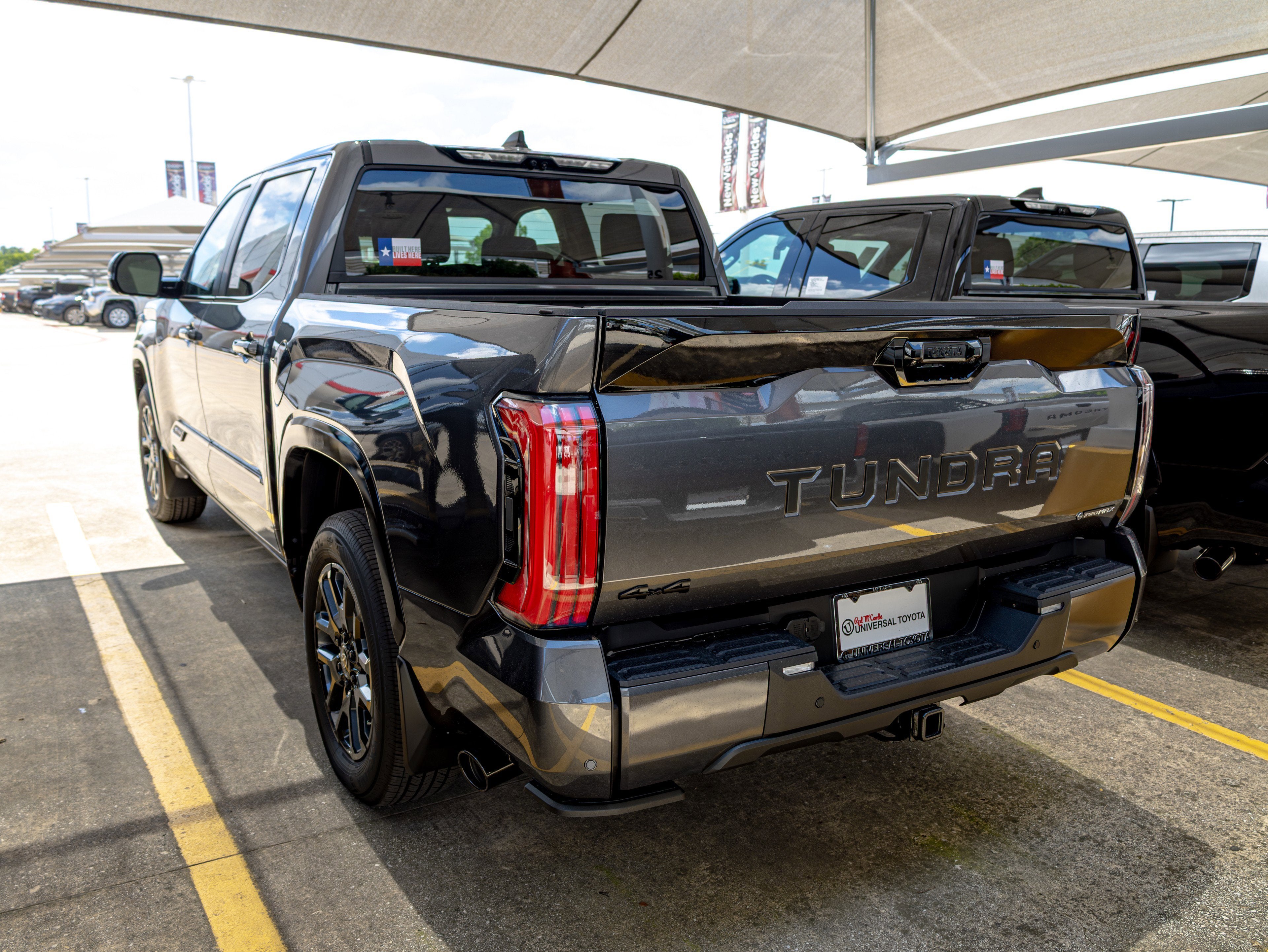 2026 Toyota Tundra i-FORCE MAX Tundra Platinum