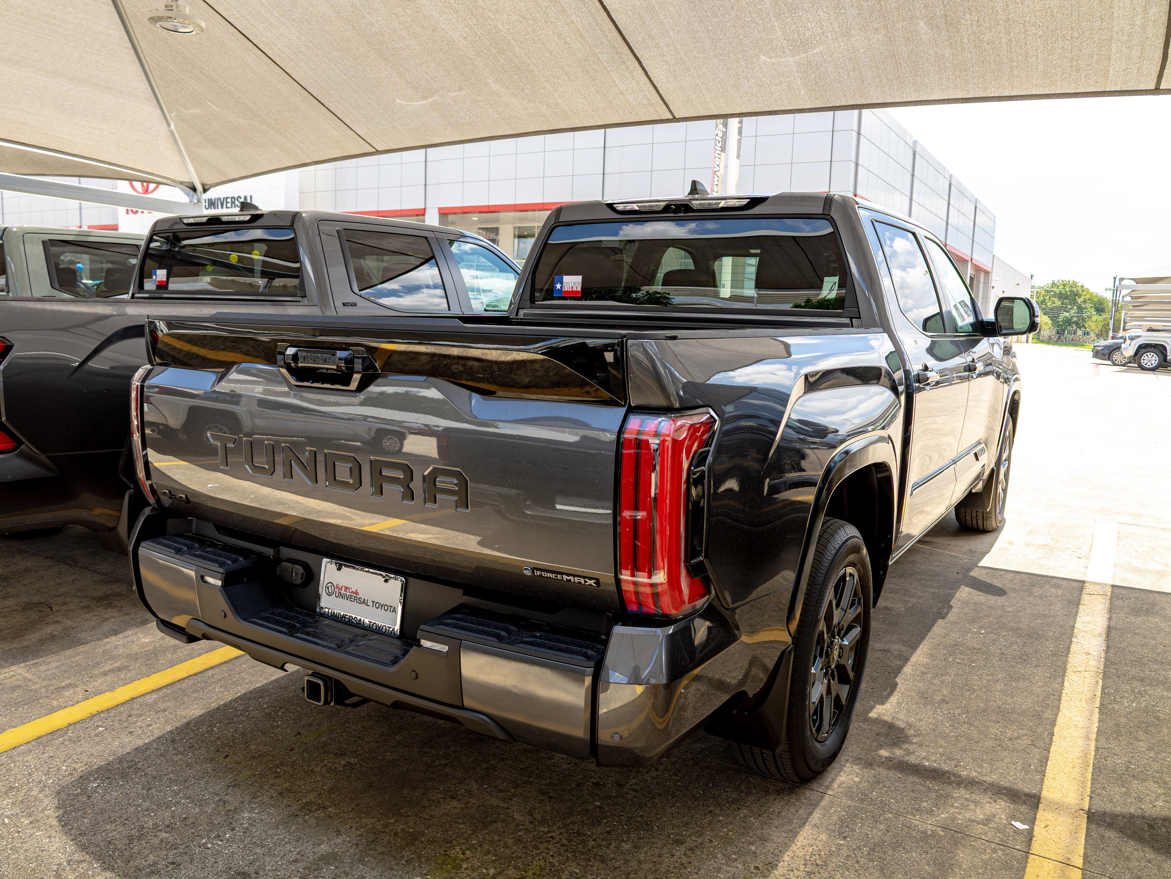 2026 Toyota Tundra i-FORCE MAX Tundra Platinum