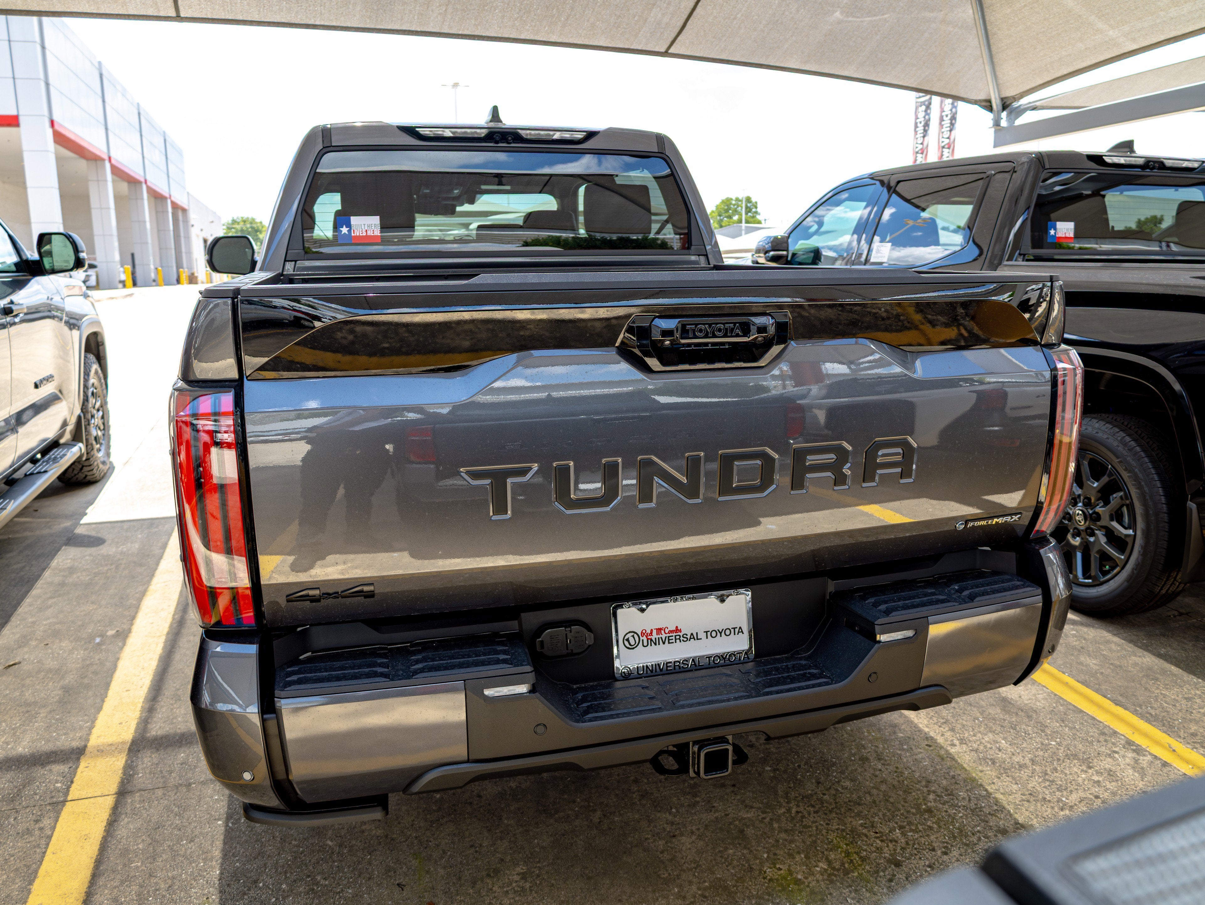 2026 Toyota Tundra i-FORCE MAX Tundra Platinum