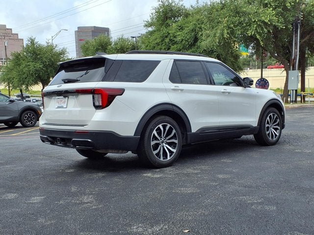 2025 Ford Explorer ST-Line