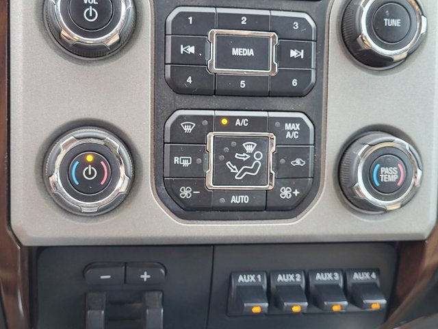 2014 Ford Super Duty F-350 SRW Lariat