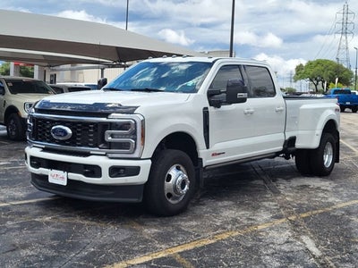 2025 Ford Super Duty F-350 DRW Platinum