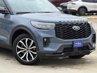 2025 Ford Explorer ST-Line
