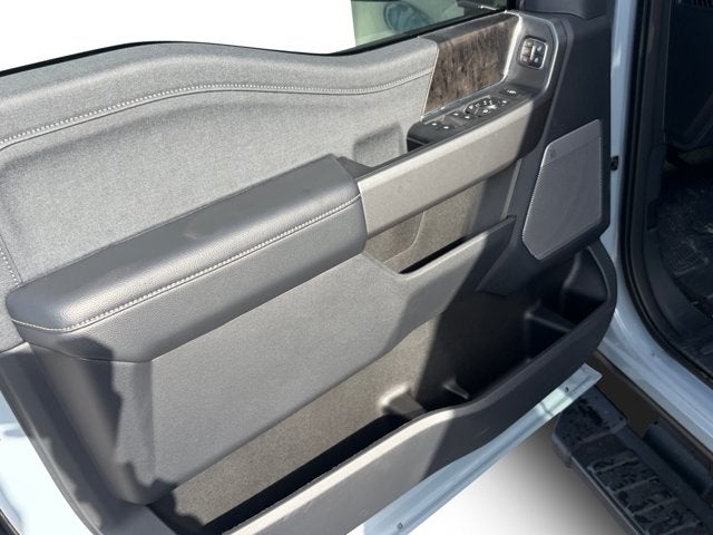 2027 Ford Super Duty F-250 SRW F-250® Lariat®